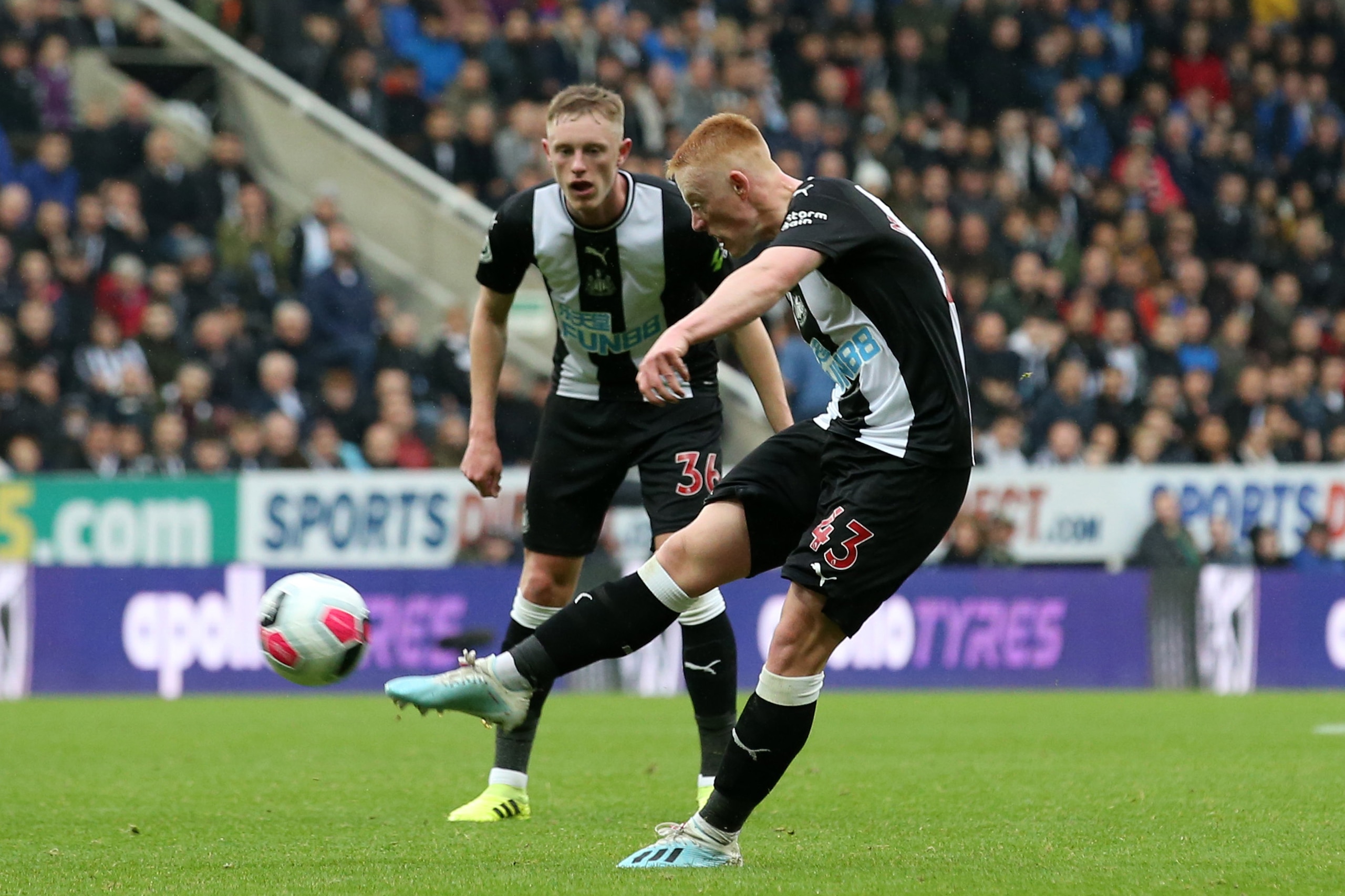 NEWCASTLE UPON TYNE, ENGLAND - OCTOBER 06: Matthew Longstaff of Newcastle United takes a shot which hits the crossbar during the Premier League match between Newcastle United and Manchester United at St. James Park on October 06, 2019 in Newcastle upon Ty