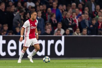 AMSTERDAM, NETHERLANDS - SEPTEMBER 17: Sergino Dest of Ajax Amsterdam controls the ball during the UEFA Champions League group H match between AFC Ajax and Lille OSC at Amsterdam Arena on September 17, 2019 in Amsterdam, Netherlands. (Photo by TF-Images/G