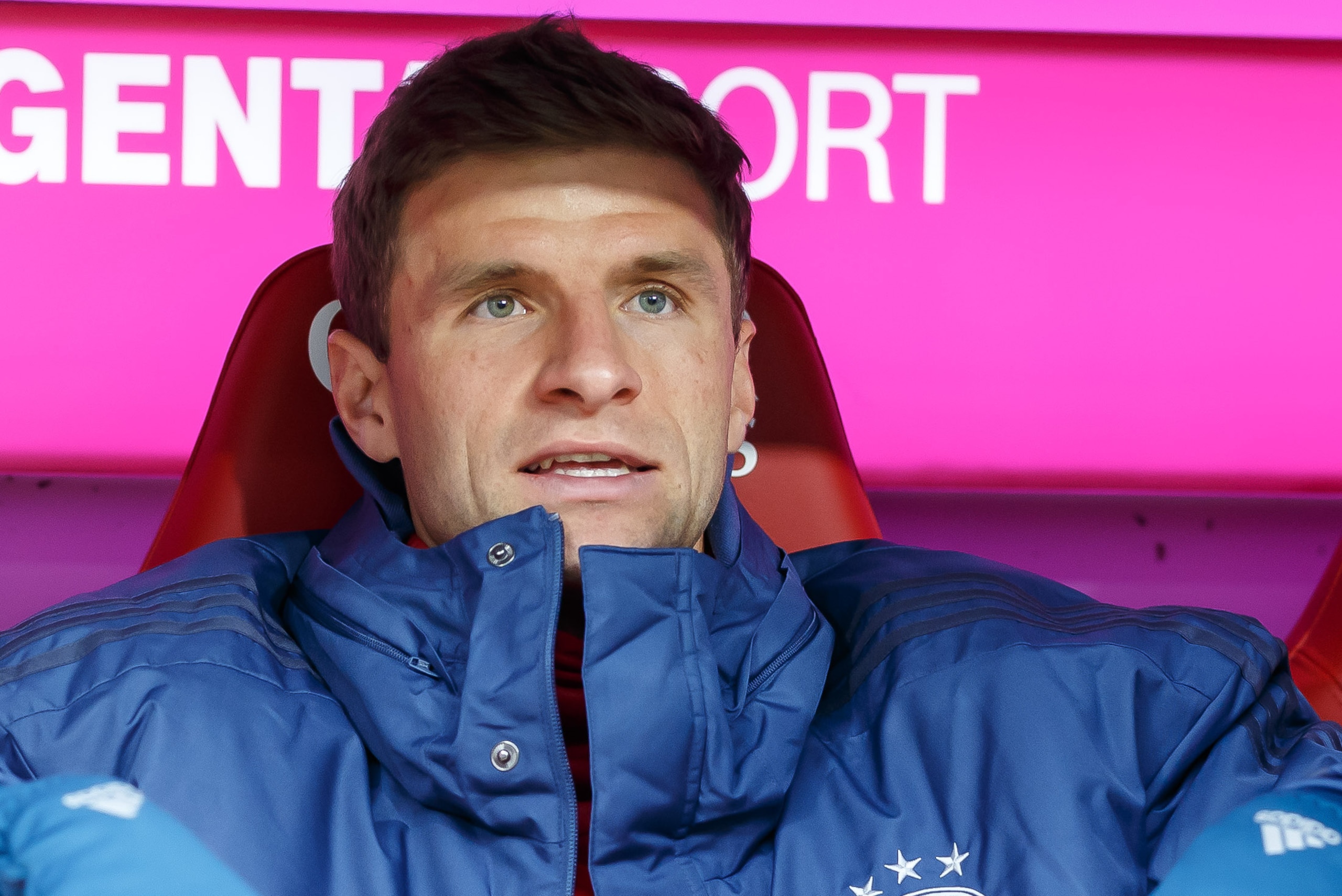 MUNICH, GERMANY - OCTOBER 05: Thomas Mueller of FC Bayern Muenchen looks on during the Bundesliga match between FC Bayern Muenchen and TSG 1899 Hoffenheim at Allianz Arena on October 5, 2019 in Munich, Germany. (Photo by TF-Images/Getty Images)