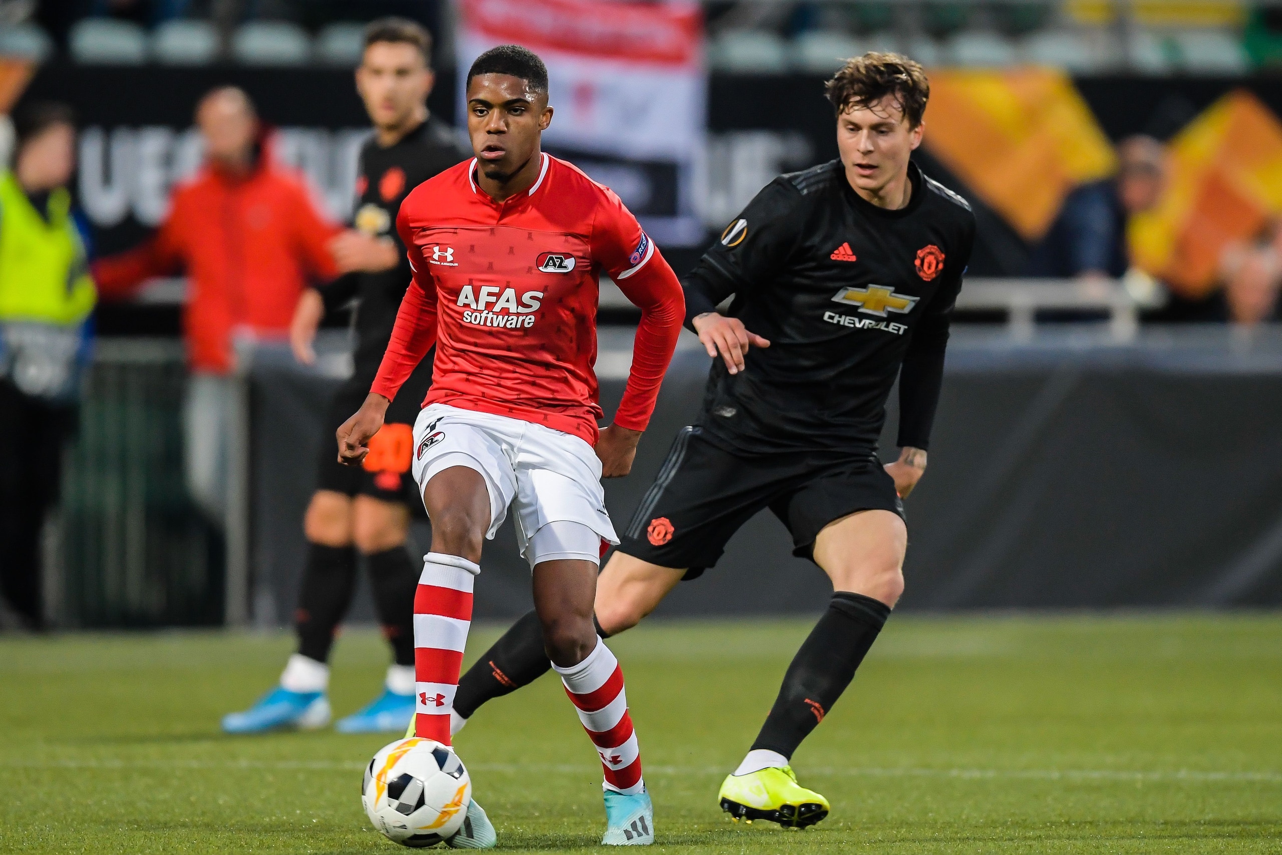 (L-R) Myron Boadu of AZ, Victor Lindelof of Manchester United during the UEFA Europa League group L match between AZ Alkmaar and Manchester United at Cars Jeans stadium on October 03, 2019 in The Hague, The Netherlands(Photo by ANP Sport via Getty Images)