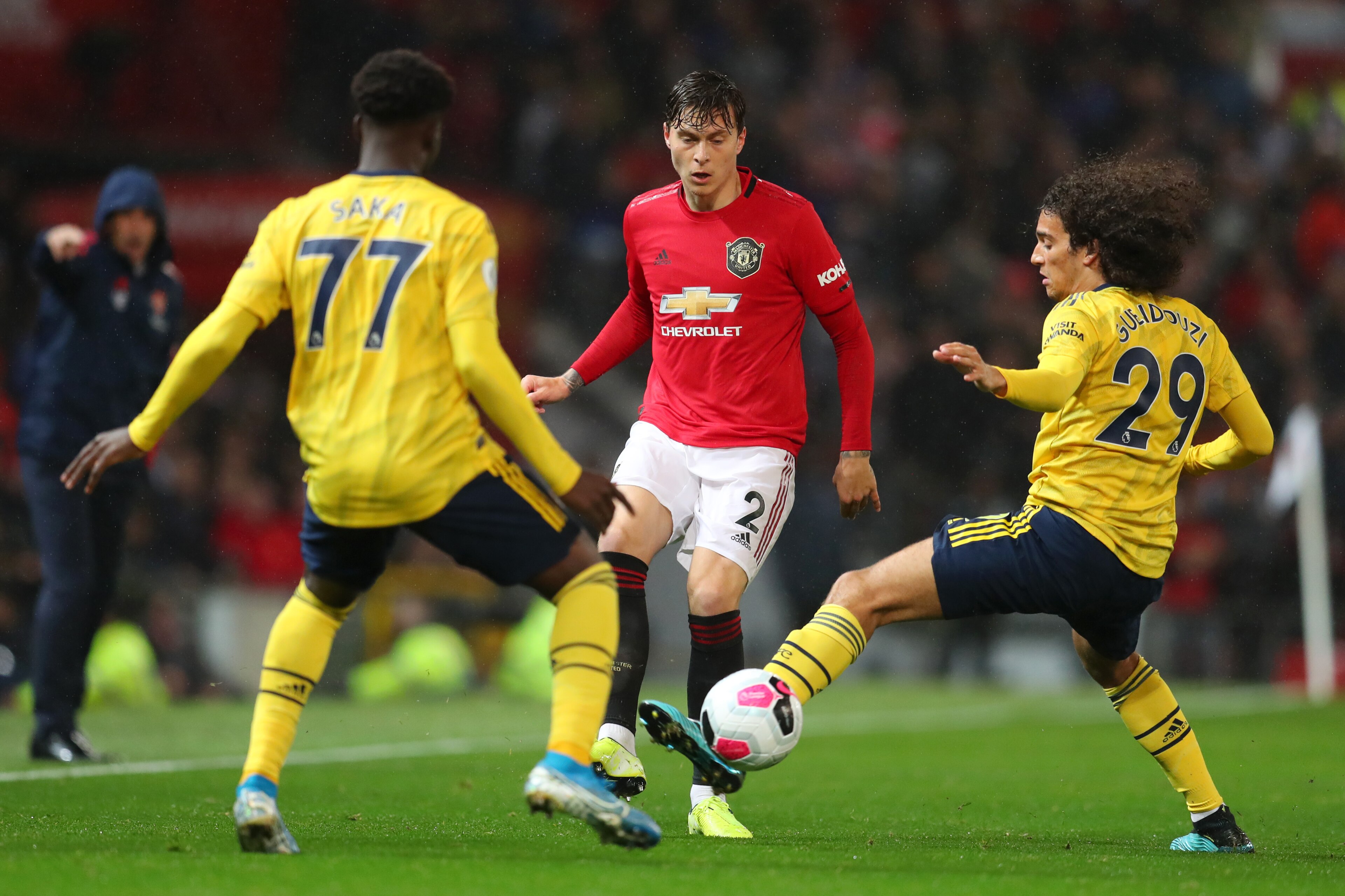 MANCHESTER, ENGLAND - SEPTEMBER 30:   Bukayo Saka of Arsenal and Matteo Guendouzi of Arsenal battles for possession with Victor Lindelof of Manchester United  during the Premier League match between Manchester United and Arsenal FC at Old Trafford on Sept