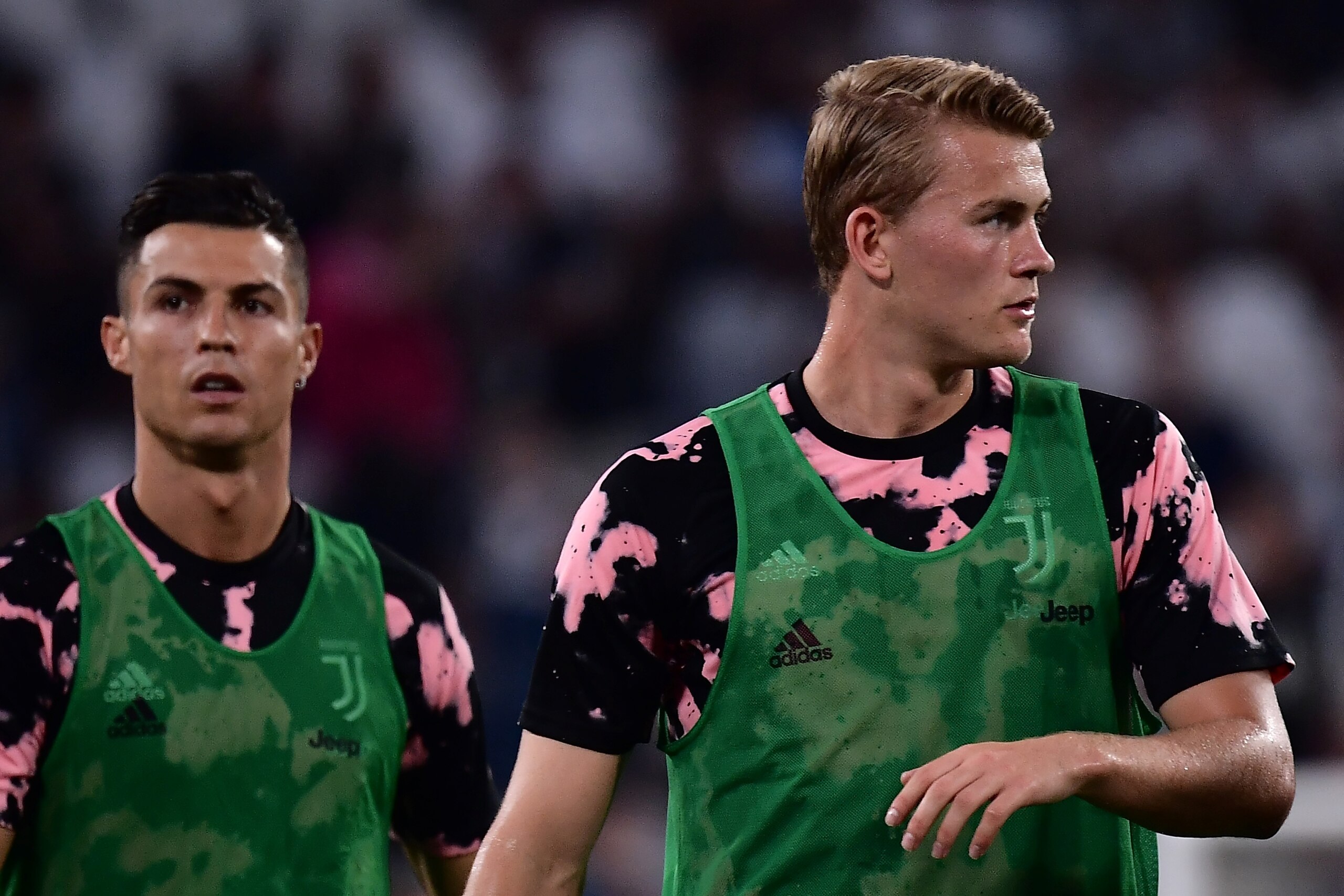 Juventus' Portuguese forward Cristiano Ronaldo (L) and Juventus' Dutch defender Matthijs de Ligt warm up ahead of the Italian Serie A football match Juventus vs Napoli on August 31, 2019 at the Juventus stadium in Turin. (Photo by Marco Bertorello / AFP) 