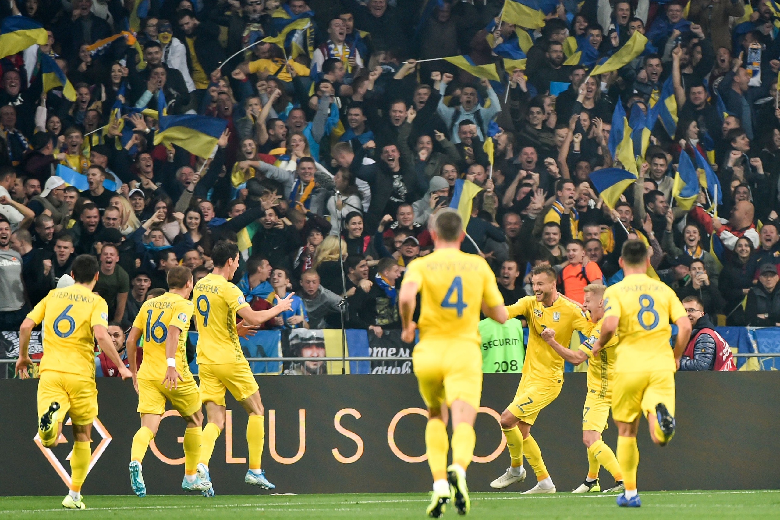 Ukraine's forward Andriy Yarmolenko (3R) celebrates with teammates after scoring a goal during the Euro 2020 football qualification match between Ukraine and Portugal at the NSK Olimpiyskyi stadium in Kiev on October 14, 2019. (Photo by Genya SAVILOV / AF Ukraine's forward Andriy Yarmolenko (3R) celebrates with teammates after scoring a goal during the Euro 2020 football qualification match between Ukraine and Portugal at the NSK Olimpiyskyi stadium in Kiev on October 14, 2019. (Photo by Genya SAVILOV / AF