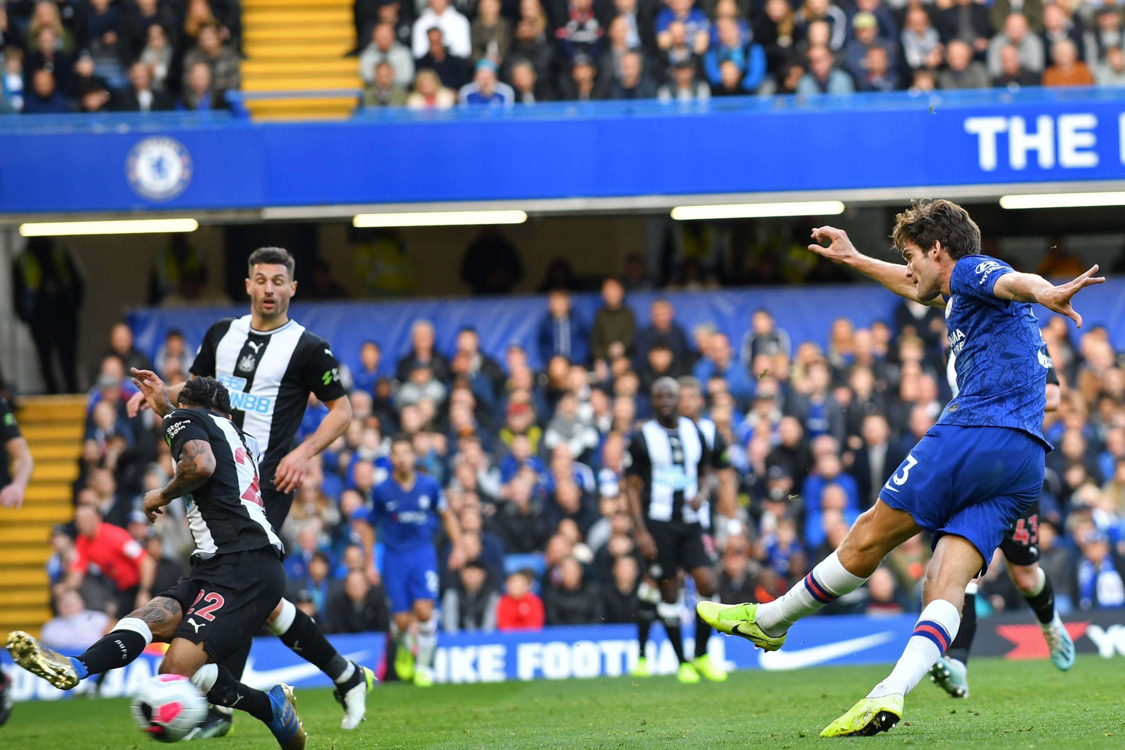Chelsea's Spanish defender Marcos Alonso (R) shoots to score the opening goal of the English Premier League football match between Chelsea and Newcastle at Stamford Bridge in London on October 19, 2019. (Photo by Oliver GREENWOOD / AFP) / RESTRICTED TO ED