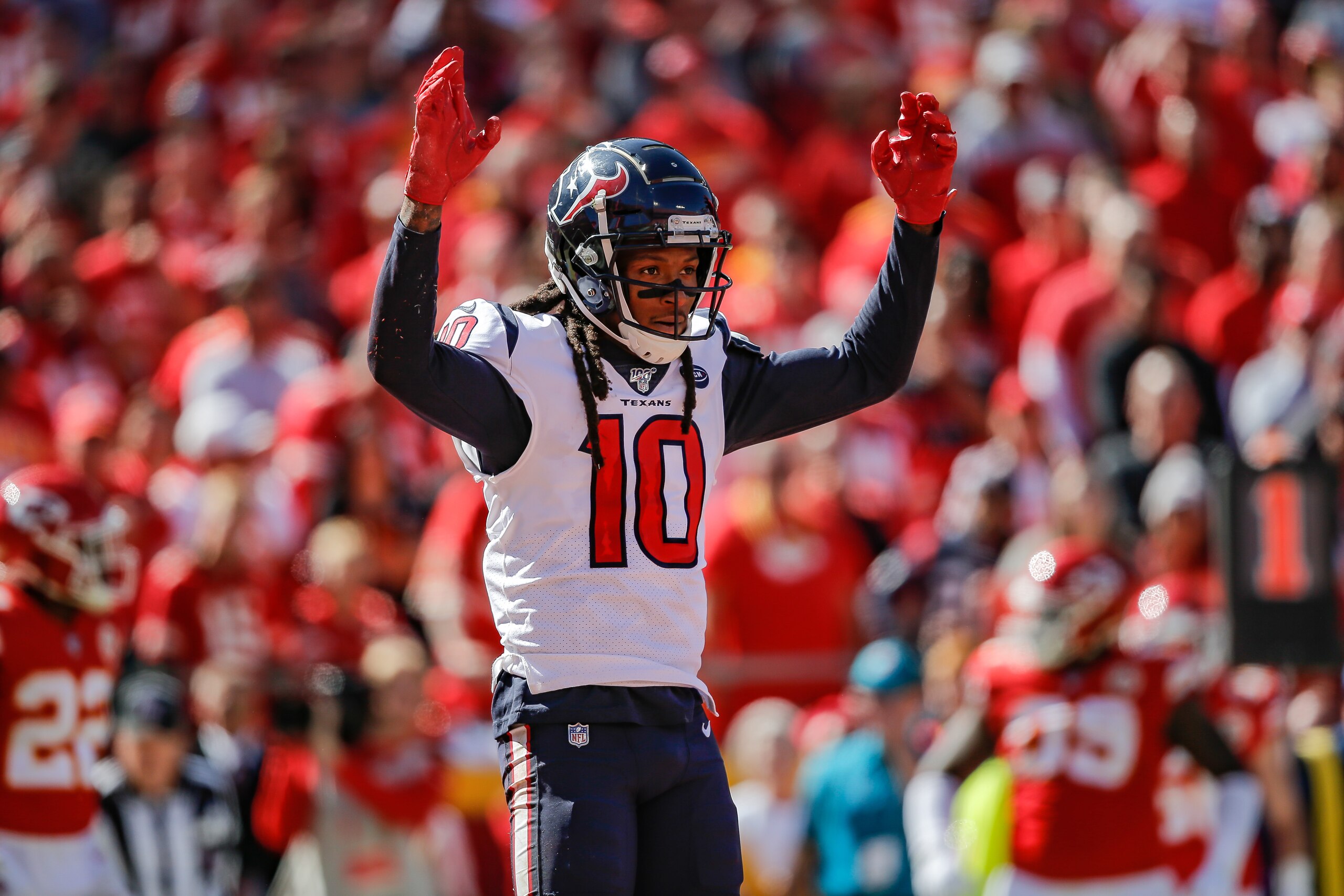 KANSAS CITY, MO - OCTOBER 13: DeAndre Hopkins #10 of the Houston Texans signals touchdown in the second quarter against the Kansas City Chiefs at Arrowhead Stadium on October 13, 2019 in Kansas City, Missouri. (Photo by David Eulitt/Getty Images)