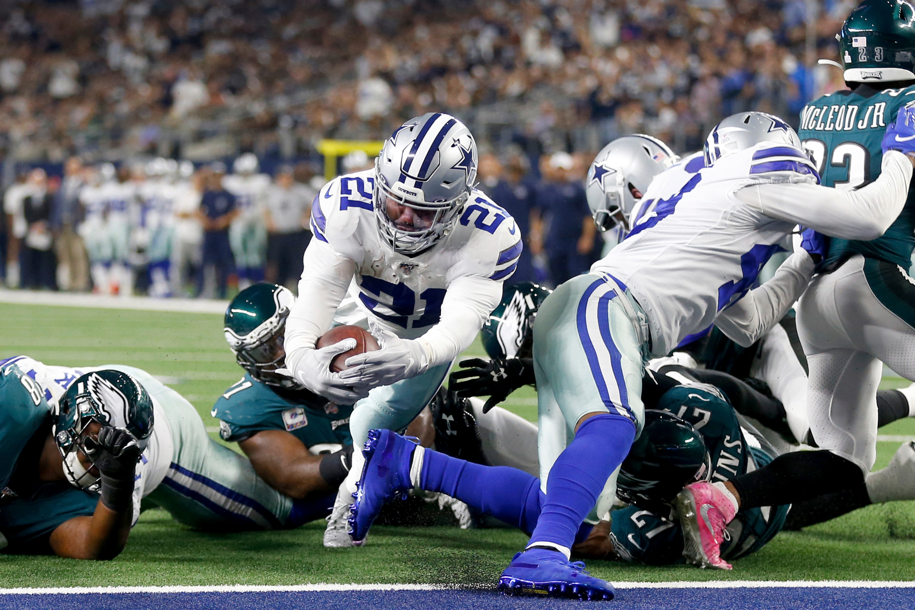 With a score against the Eagles on Sunday, Ezekiel Elliott has now registered a touchdown in four straight weeks. With a score against the Eagles on Sunday, Ezekiel Elliott has now registered a touchdown in four straight weeks.