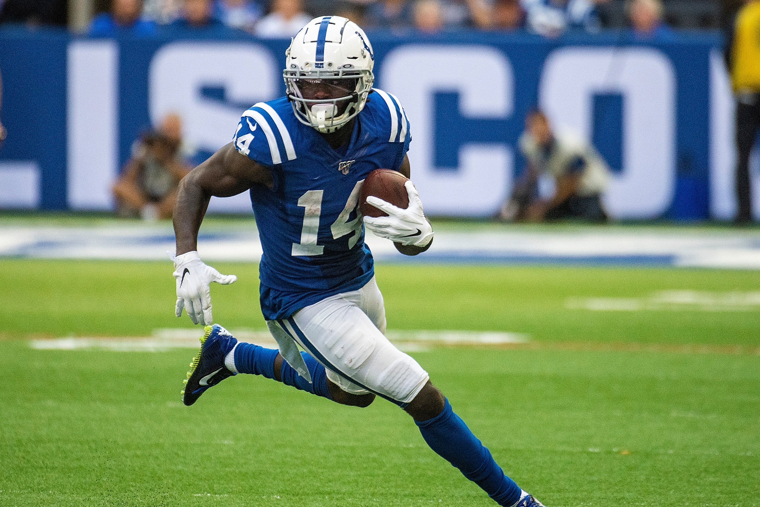 INDIANAPOLIS, IN - OCTOBER 20: Zach Pascal #14 of the Indianapolis Colts makes a first down catch in the fourth quarter of the game against the Houston Texans at Lucas Oil Stadium on October 20, 2019 in Indianapolis, Indiana. (Photo by Bobby Ellis/Getty I