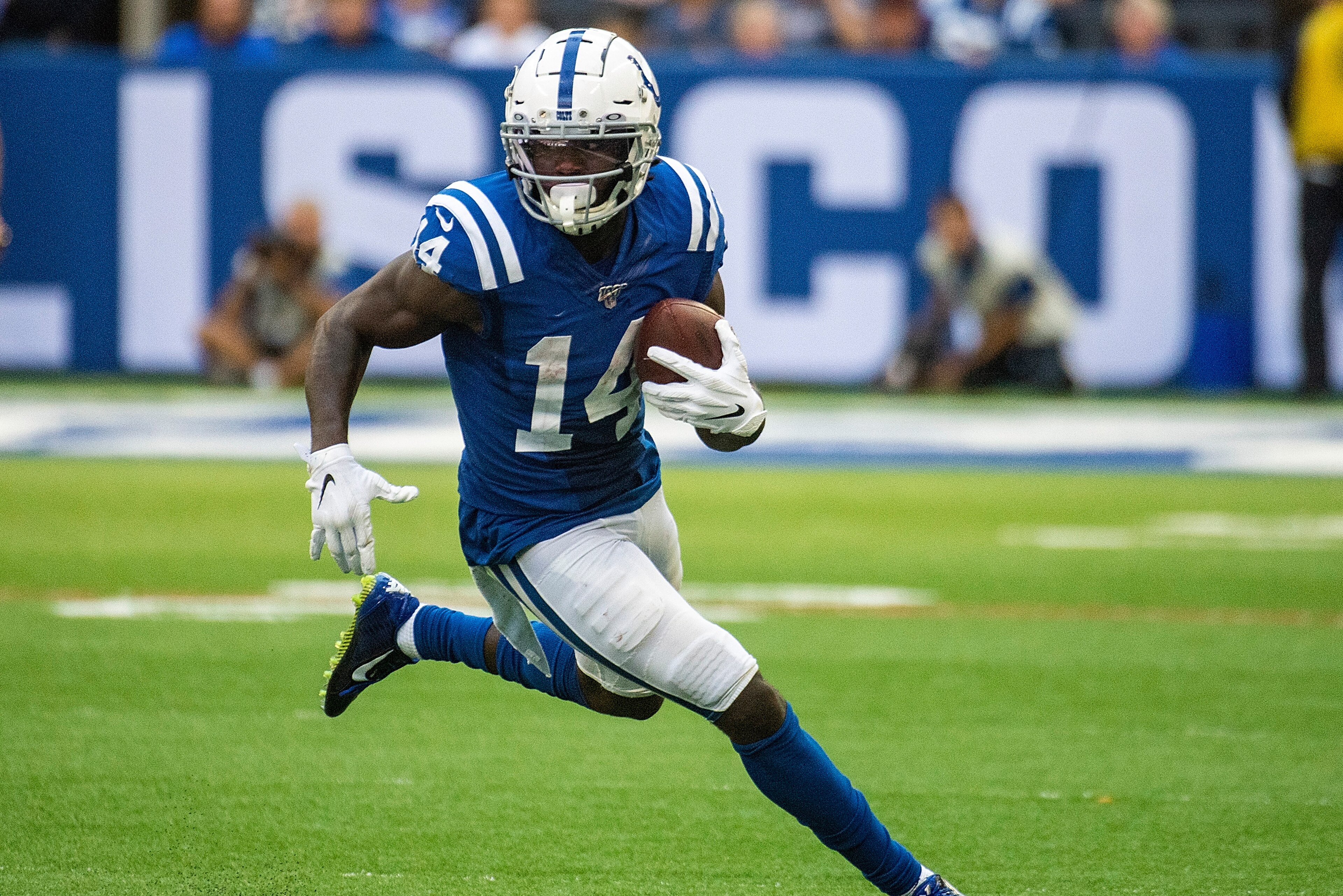 INDIANAPOLIS, IN - OCTOBER 20: Zach Pascal #14 of the Indianapolis Colts makes a first down catch in the fourth quarter of the game against the Houston Texans at Lucas Oil Stadium on October 20, 2019 in Indianapolis, Indiana. (Photo by Bobby Ellis/Getty I