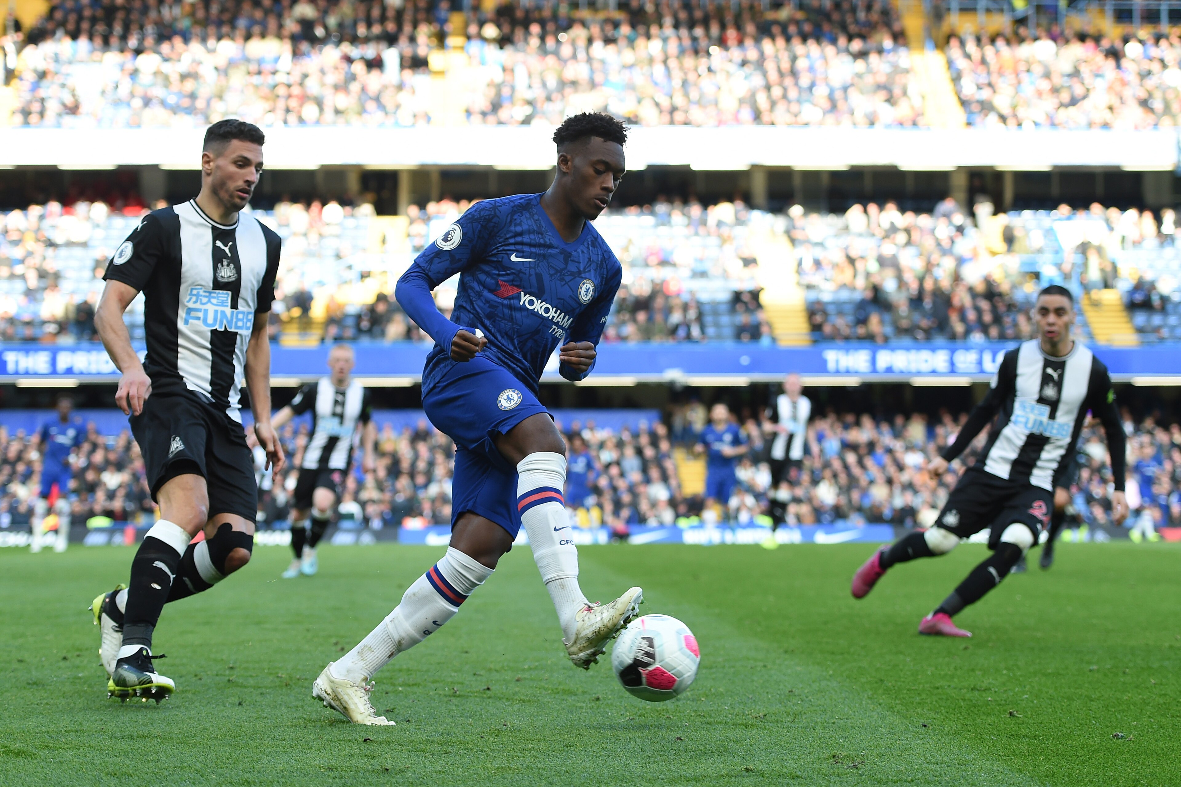LONDON, ENGLAND - OCTOBER 19: Callum Hudson-Odoi of Chelsea controls the ball during the Premier League match between Chelsea FC and Newcastle United at Stamford Bridge on October 19, 2019 in London, United Kingdom. (Photo by Harriet Lander/Copa/Getty Ima LONDON, ENGLAND - OCTOBER 19: Callum Hudson-Odoi of Chelsea controls the ball during the Premier League match between Chelsea FC and Newcastle United at Stamford Bridge on October 19, 2019 in London, United Kingdom. (Photo by Harriet Lander/Copa/Getty Ima