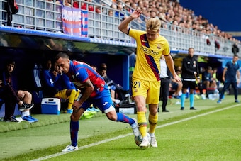 EIBAR, SPAIN - OCTOBER 19: (L-R) Fabian Orellana of Eibar, Frenkie de Jong of FC Barcelona  during the La Liga SmartBank  match between Eibar v FC Barcelona at the Estadio Municipal de Ipurua on October 19, 2019 in Eibar Spain (Photo by Ricardo Larreina/S