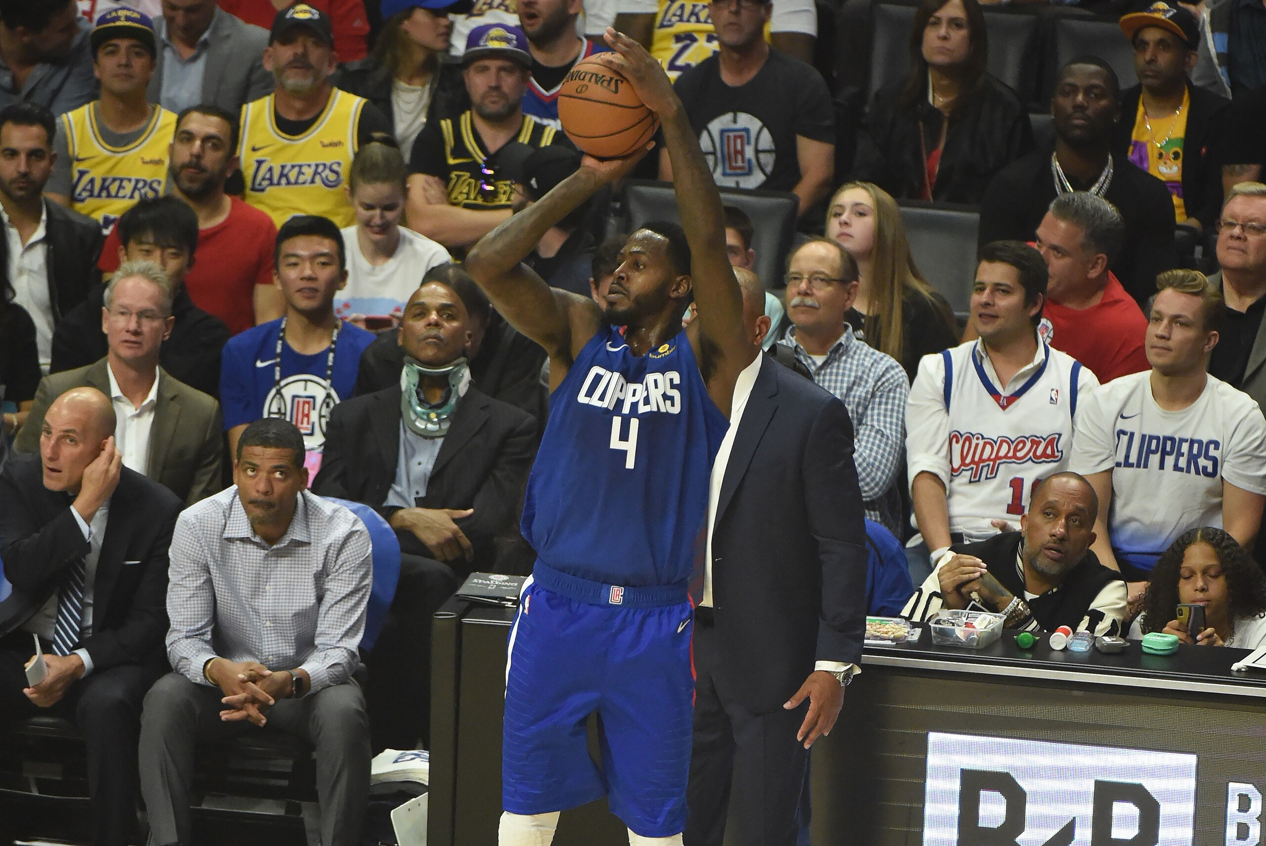 LOS ANGELES, CA - OCTOBER 22: JaMychal Green #4 of the LA Clippers shoots the ball against the Los Angeles Lakers on October 22, 2019 at STAPLES Center in Los Angeles, California. NOTE TO USER: User expressly acknowledges and agrees that, by downloading a LOS ANGELES, CA - OCTOBER 22: JaMychal Green #4 of the LA Clippers shoots the ball against the Los Angeles Lakers on October 22, 2019 at STAPLES Center in Los Angeles, California. NOTE TO USER: User expressly acknowledges and agrees that, by downloading a