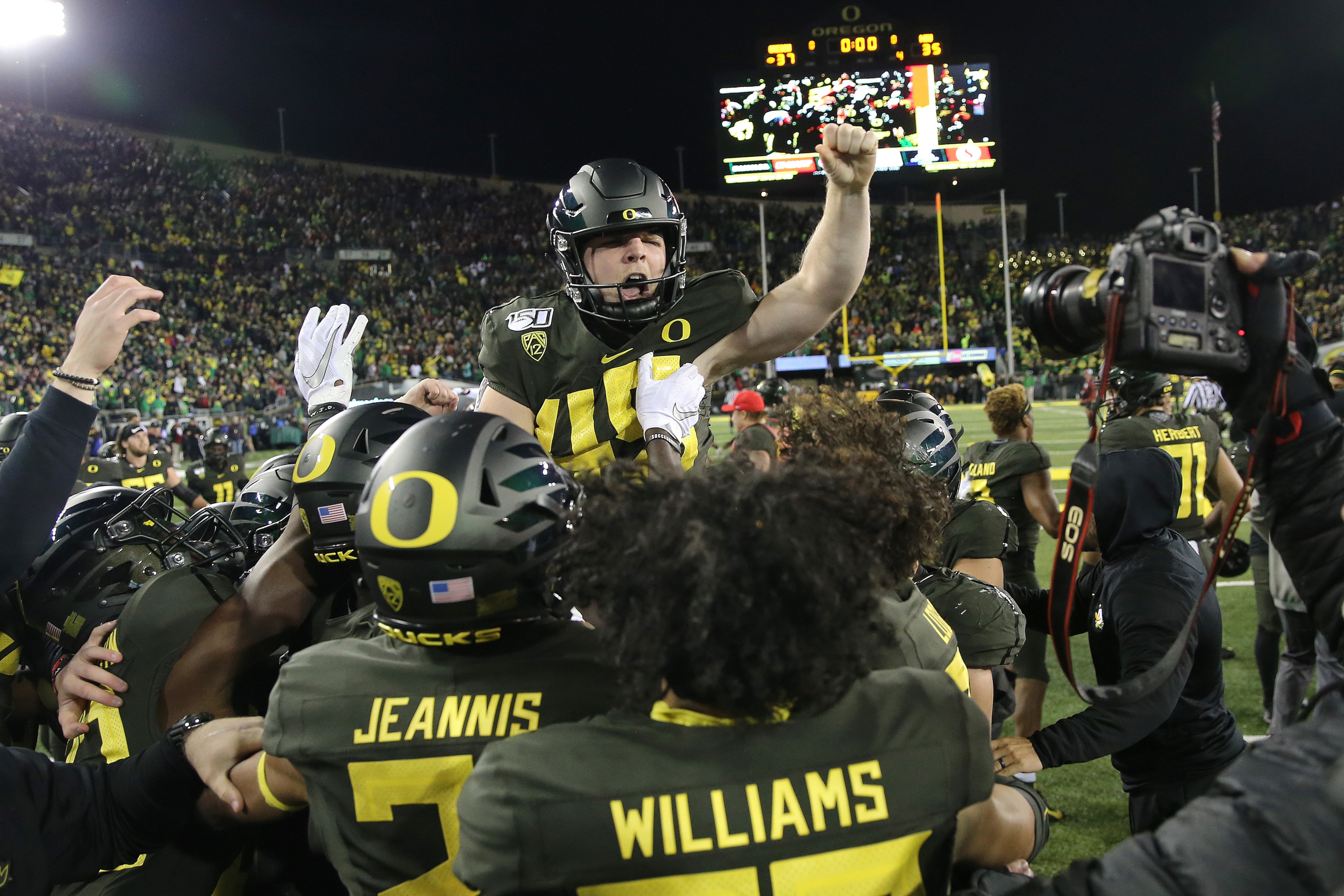 EUGENE, OREGON - OCTOBER 26: Camden Lewis #49 of the Oregon Ducks celebrates with teammates after kicking the game winning field goal to defeat the Washington State Cougars 37-35 during their game at Autzen Stadium on October 26, 2019 in Eugene, Oregon. ( EUGENE, OREGON - OCTOBER 26: Camden Lewis #49 of the Oregon Ducks celebrates with teammates after kicking the game winning field goal to defeat the Washington State Cougars 37-35 during their game at Autzen Stadium on October 26, 2019 in Eugene, Oregon. (