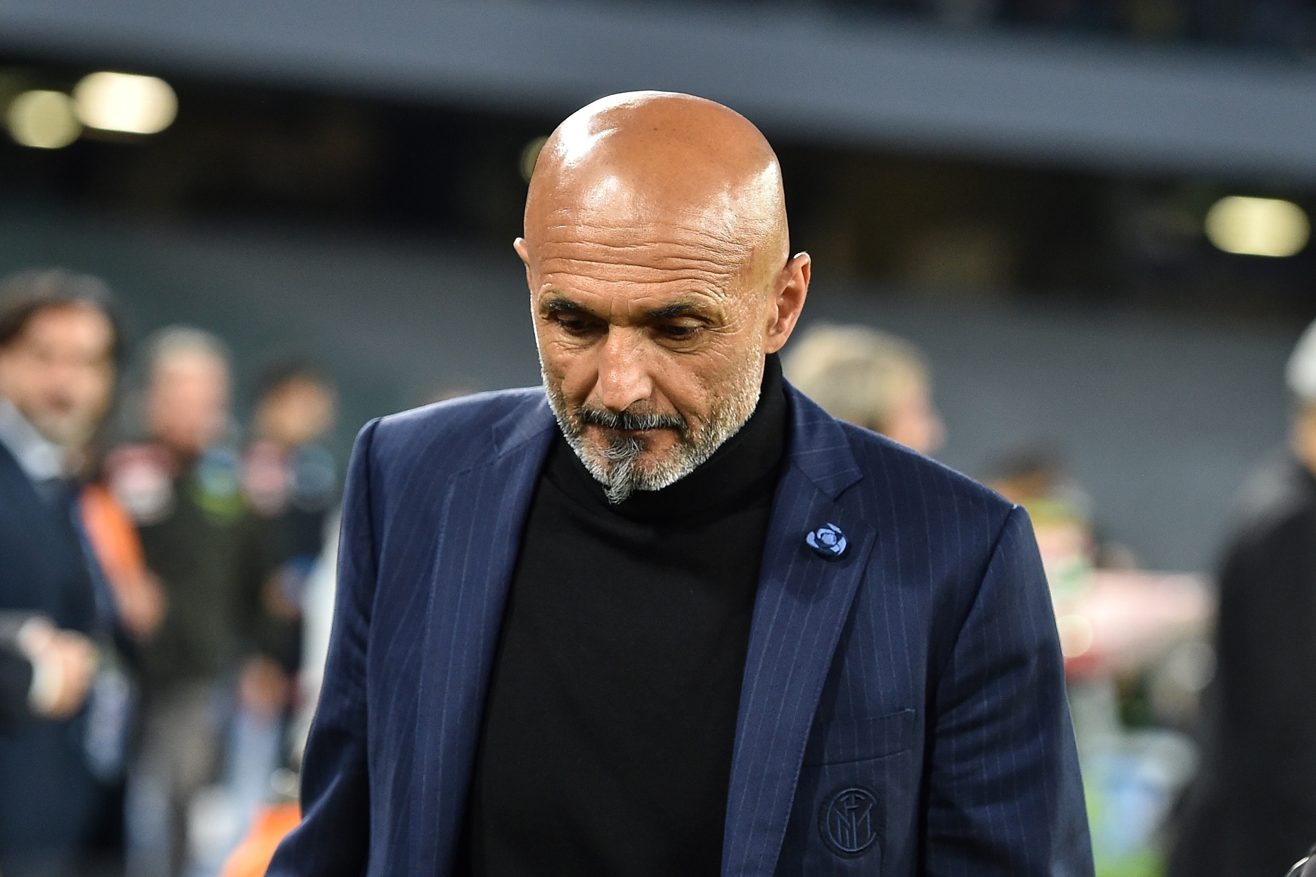 Inter's Italian coach Luciano Spalletti is seen before during the Italian Serie A football match Napoli vs Inter Milan at the San Paolo Comunal Stadium in Naples, on May 19, 2018. (Photo by Andreas SOLARO / AFP)        (Photo credit should read ANDREAS SO