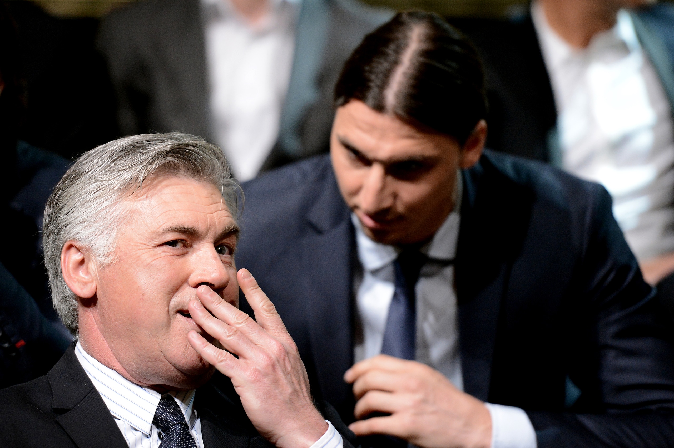 Paris Saint-Germain's coach Carlo Ancelotti (L) speaks with Paris Saint-Germain's Swedish forward Zlatan Ibrahimovic during the TV show