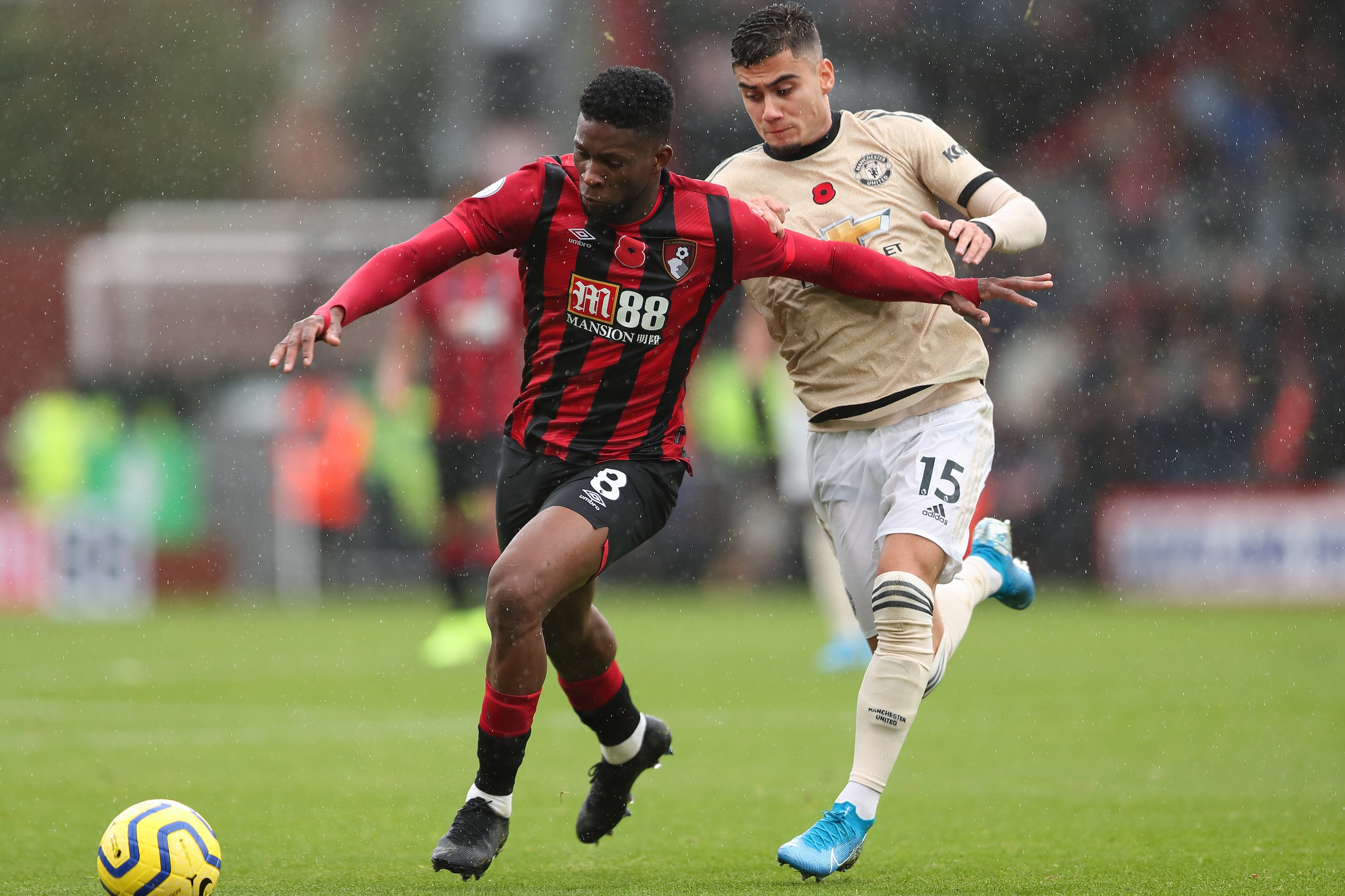 BOURNEMOUTH, ENGLAND - NOVEMBER 02: Jefferson Lerma of AFC Bournemouth and Andreas Pereira of Manchester United during the Premier League match between AFC Bournemouth and Manchester United at Vitality Stadium on November 2, 2019 in Bournemouth, United Ki BOURNEMOUTH, ENGLAND - NOVEMBER 02: Jefferson Lerma of AFC Bournemouth and Andreas Pereira of Manchester United during the Premier League match between AFC Bournemouth and Manchester United at Vitality Stadium on November 2, 2019 in Bournemouth, United Ki