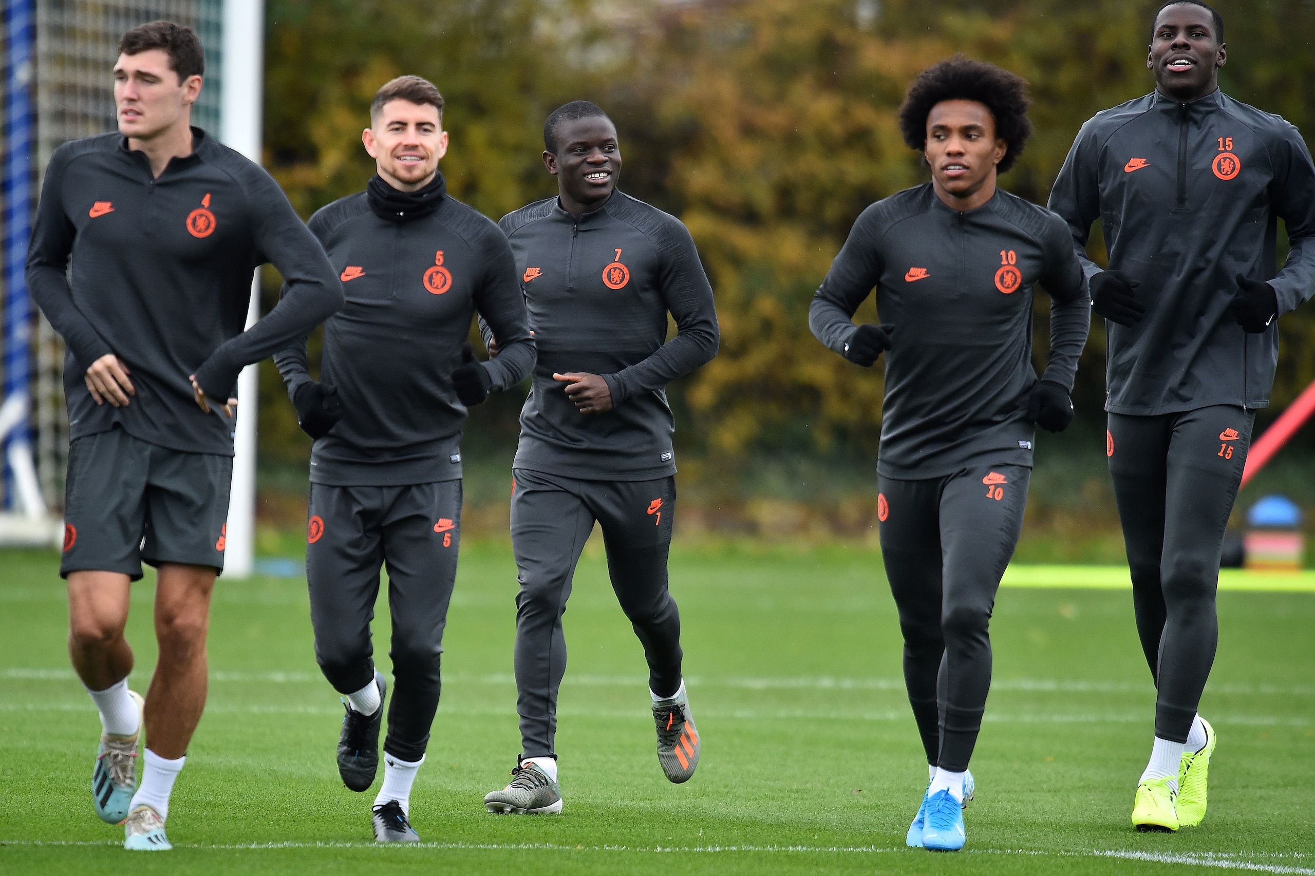 Chelsea's Danish defender Andreas Christensen (L), Chelsea's Italian midfielder Jorginho (2L), Chelsea's French midfielder N'Golo Kante (C), Chelsea's Brazilian midfielder Willian (2R) and Chelsea's French defender Kurt Zouma attend a training session at 