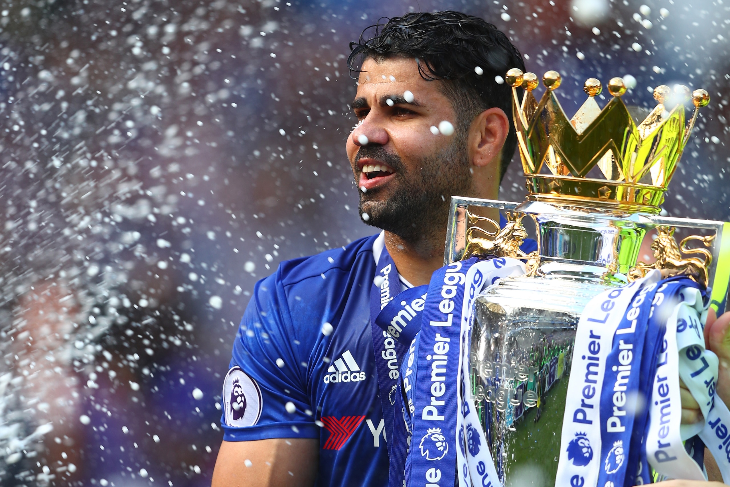 LONDON, ENGLAND - MAY 21:  Diego Costa of Chelsea celebrates with the Premier League Trophy after the Premier League match between Chelsea and Sunderland at Stamford Bridge on May 21, 2017 in London, England.  (Photo by Clive Rose/Getty Images)
