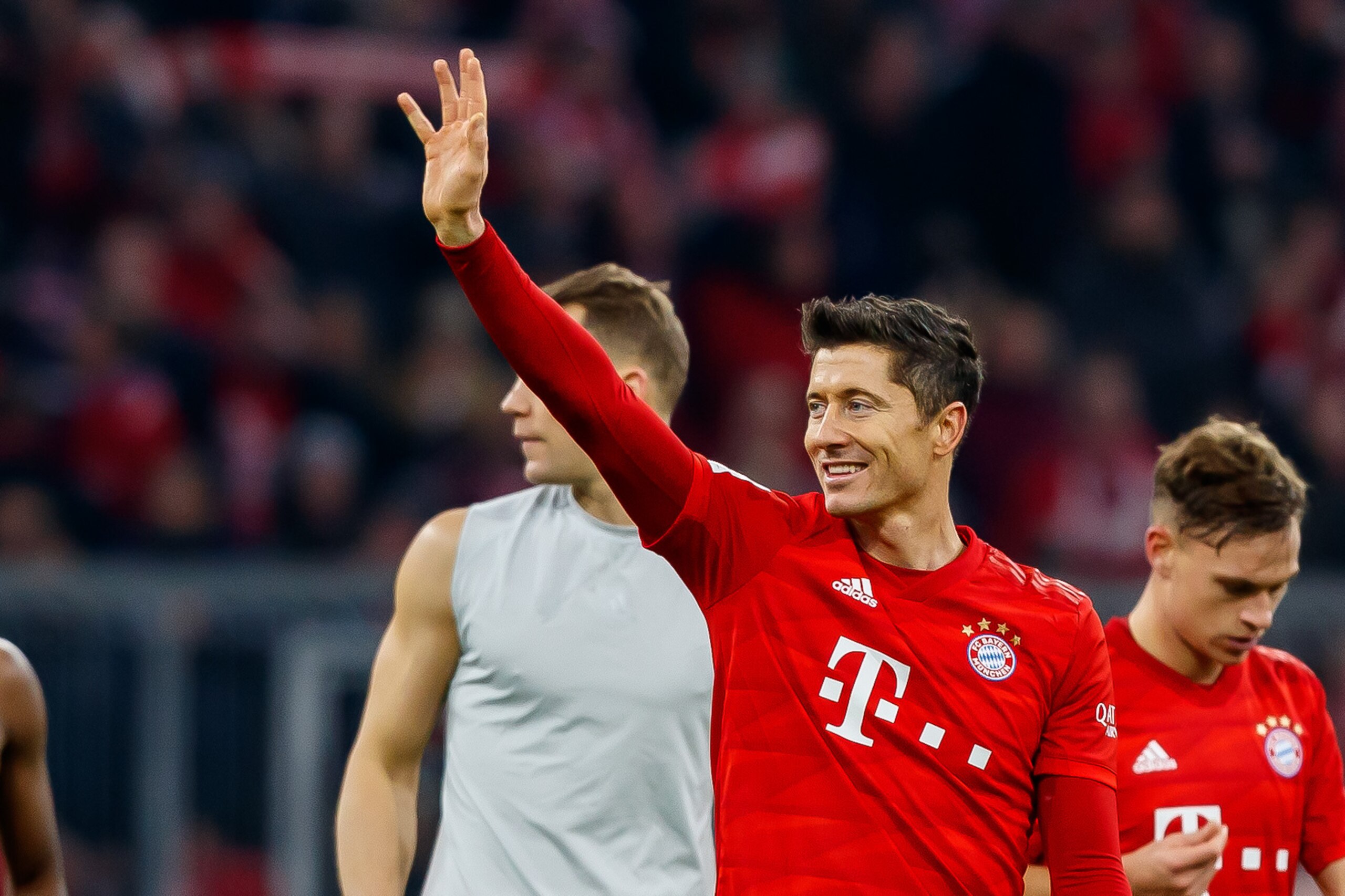 MUNICH, GERMANY - NOVEMBER 09: Robert Lewandowski of FC Bayern Muenchen gestures during the Bundesliga match between FC Bayern Muenchen and Borussia Dortmund at Allianz Arena on November 9, 2019 in Munich, Germany. (Photo by TF-Images/Getty Images)