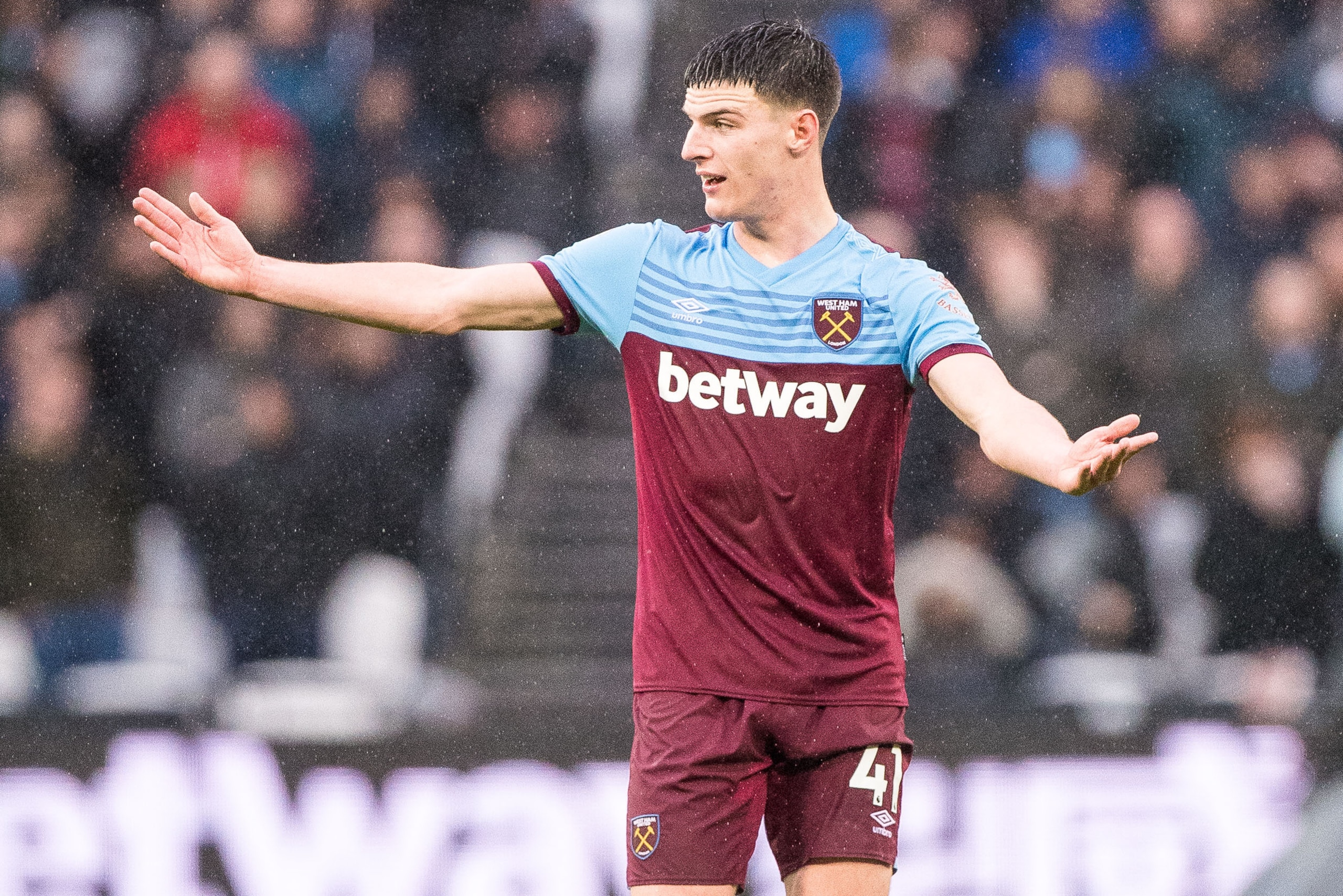 LONDON, ENGLAND - OCTOBER 26: Declan Rice of West Ham United reaction during the Premier League match between West Ham United and Sheffield United at London Stadium on October 26, 2019 in London, United Kingdom. (Photo by Sebastian Frej/MB Media/Getty Ima