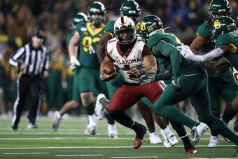 WACO, TEXAS - NOVEMBER 16:  Jalen Hurts #1 of the Oklahoma Sooners runs the ball against the Baylor Bears in the second half at McLane Stadium on November 16, 2019 in Waco, Texas. (Photo by Ronald Martinez/Getty Images)