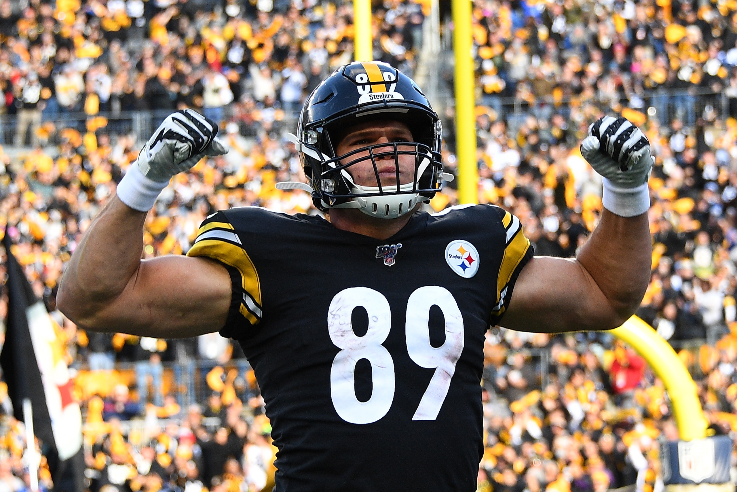 PITTSBURGH, PA - NOVEMBER 03:  Vance McDonald #89 of the Pittsburgh Steelers celebrates his touchdown during the third quarter against the Indianapolis Colts at Heinz Field on November 3, 2019 in Pittsburgh, Pennsylvania. (Photo by Joe Sargent/Getty Image
