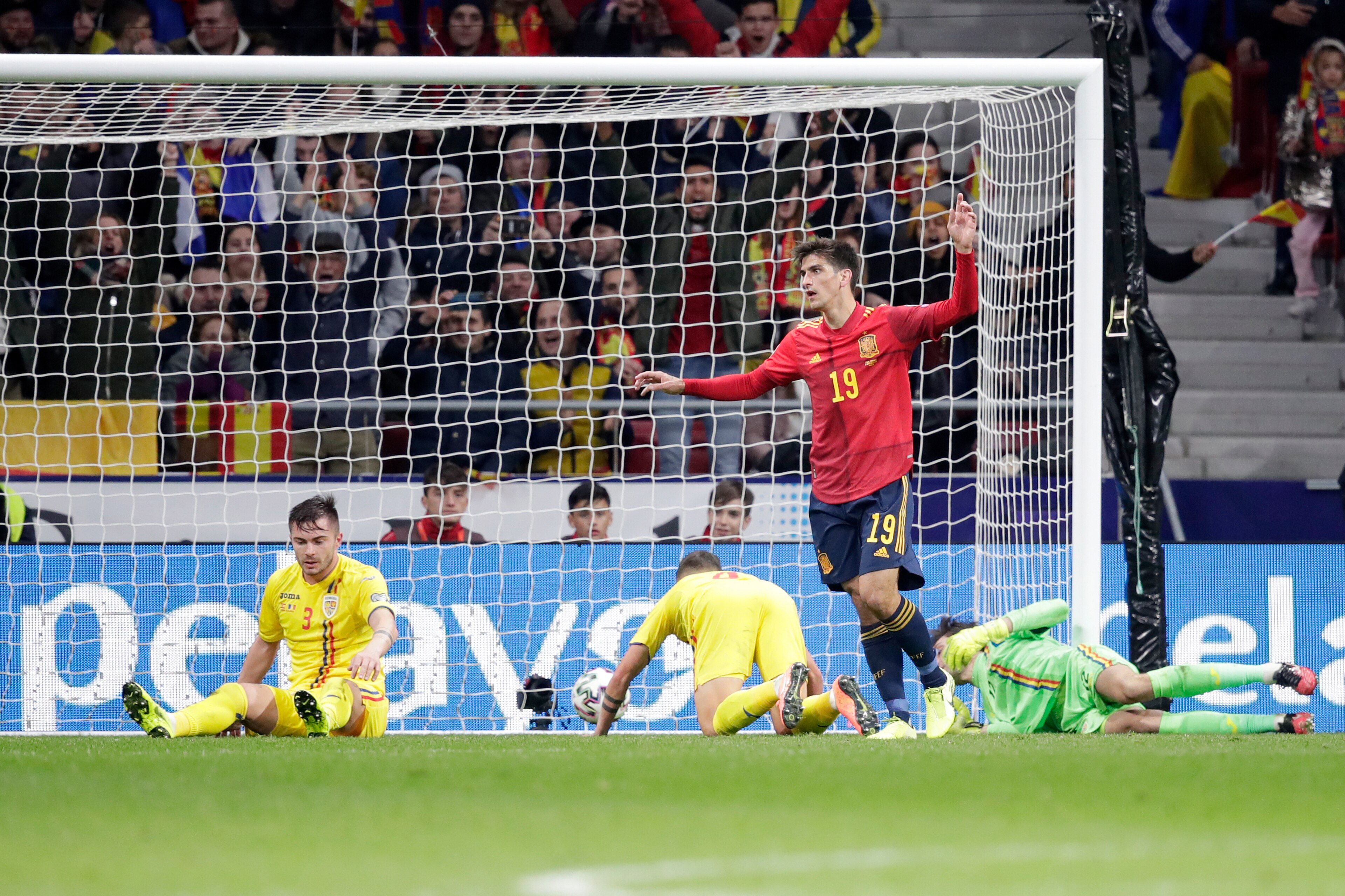 , SPAIN - NOVEMBER 18: Gerard Moreno of Spain celebrates 2-0 during the  EURO Qualifier match between Spain  v Romania  at the Wanda Metropolitano stadium on November 18, 2019 (Photo by David S. Bustamante/Soccrates/Getty Images)