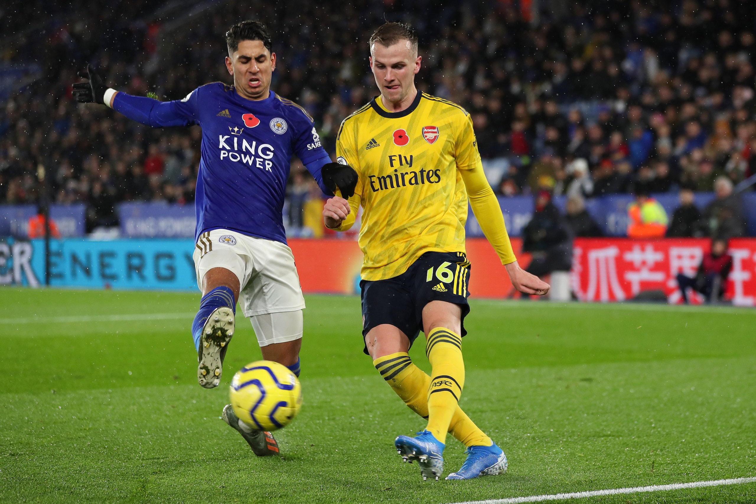 LEICESTER, ENGLAND - NOVEMBER 09: Ayoze Perez of Leicester City and Rob Holding of Arsenal during the Premier League match between Leicester City and Arsenal FC at The King Power Stadium on November 9, 2019 in Leicester, United Kingdom. (Photo by James Wi
