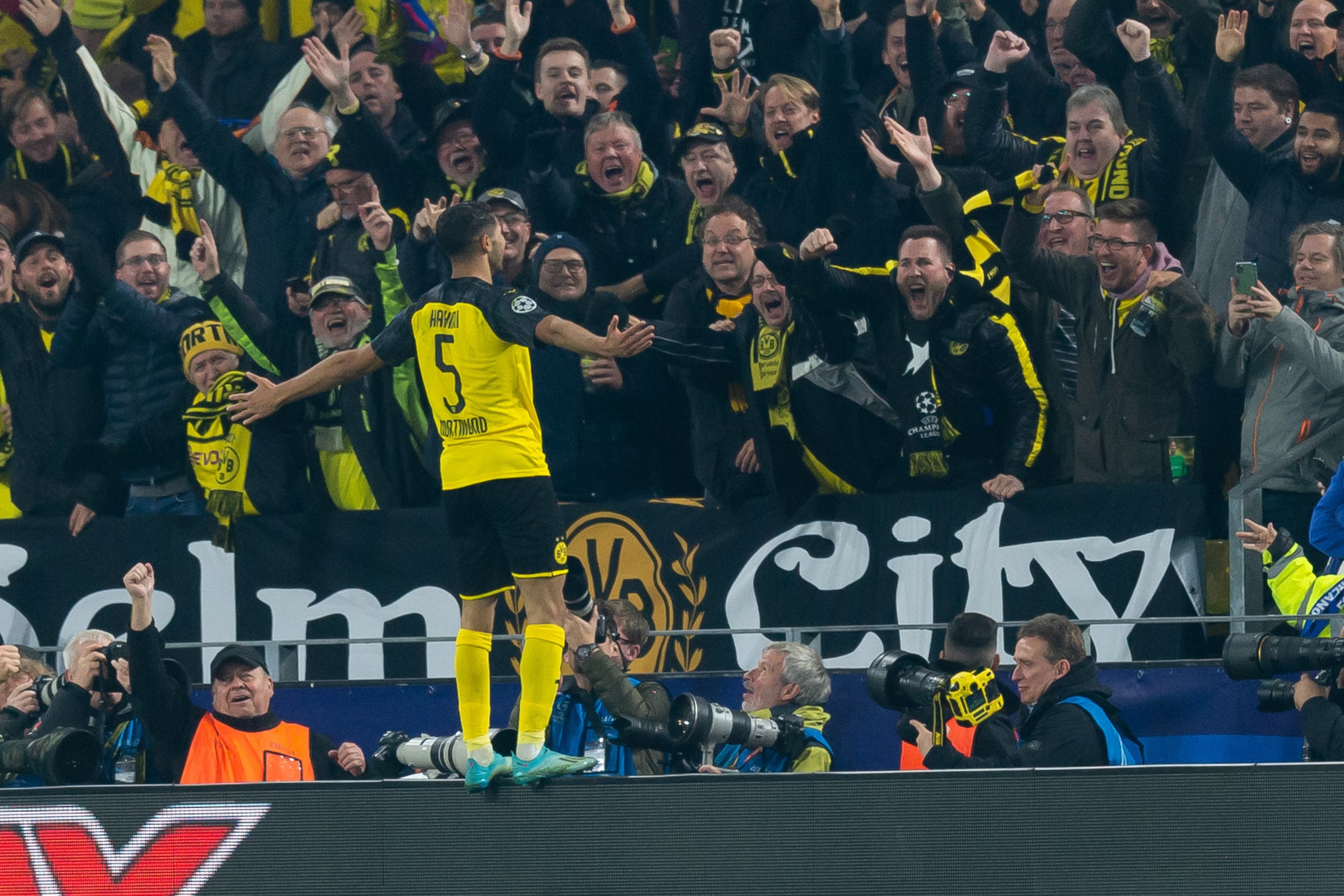 DORTMUND, GERMANY - NOVEMBER 05: Achraf Hakimi of Borussia Dortmund celebrates after scoring his team's third goal during the UEFA Champions League group F match between Borussia Dortmund and Inter at Signal Iduna Park on November 5, 2019 in Dortmund, Ger