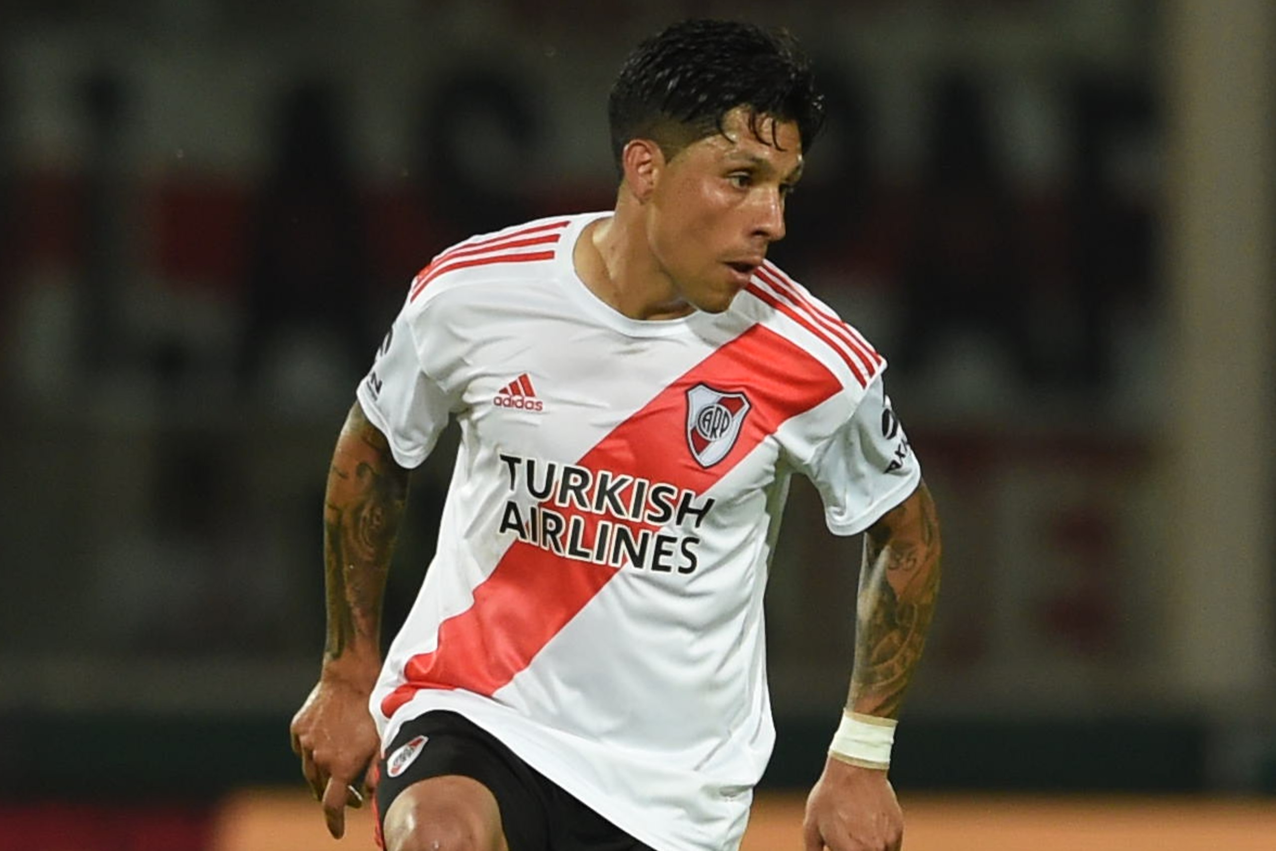 CORDOBA, ARGENTINA - NOVEMBER 14: Enzo Perez of River Plate controls the ball during a Semi Final match between River Plate and Club Atlético Estudiantes as part of Copa Argentina 2019 at Mario Alberto Kempes Stadium on November 14, 2019 in Cordoba, Argen