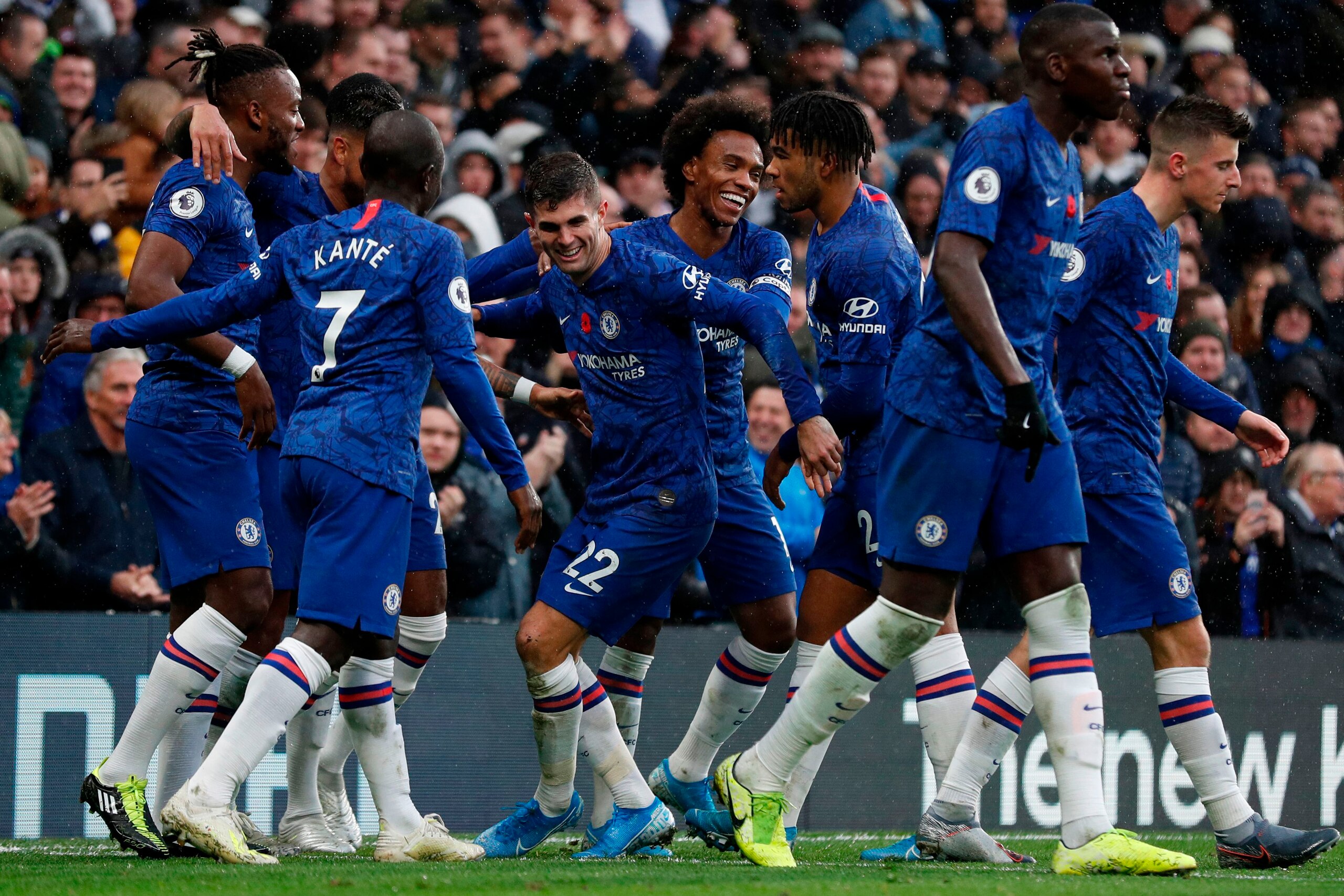 Chelsea's US midfielder Christian Pulisic (C) celebrates with teammates after he scores his team's second goal during the English Premier League football match between Chelsea and Crystal Palace at Stamford Bridge in London on November 9, 2019. (Photo by 