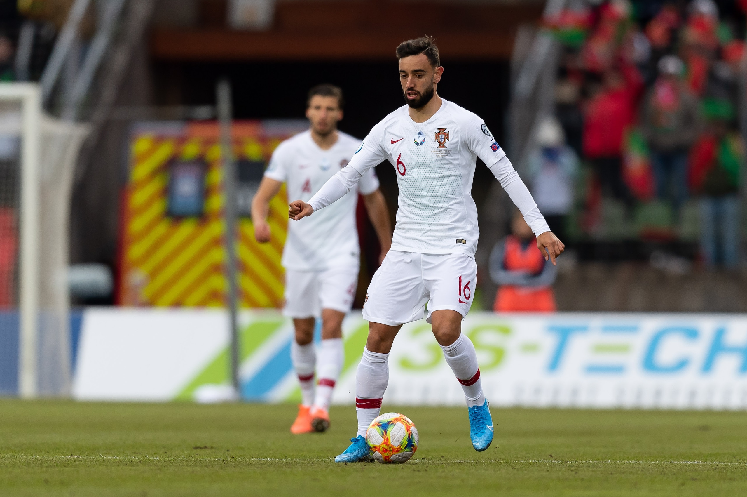 LUXEMBOURG, LUXEMBOURG - NOVEMBER 17: Bruno Fernandes of Portugal controls the ball during the UEFA Euro 2020 Qualifier between Luxembourg and Portugal on November 17, 2019 in Luxembourg, Luxembourg. (Photo by TF-Images/Getty Images) LUXEMBOURG, LUXEMBOURG - NOVEMBER 17: Bruno Fernandes of Portugal controls the ball during the UEFA Euro 2020 Qualifier between Luxembourg and Portugal on November 17, 2019 in Luxembourg, Luxembourg. (Photo by TF-Images/Getty Images)