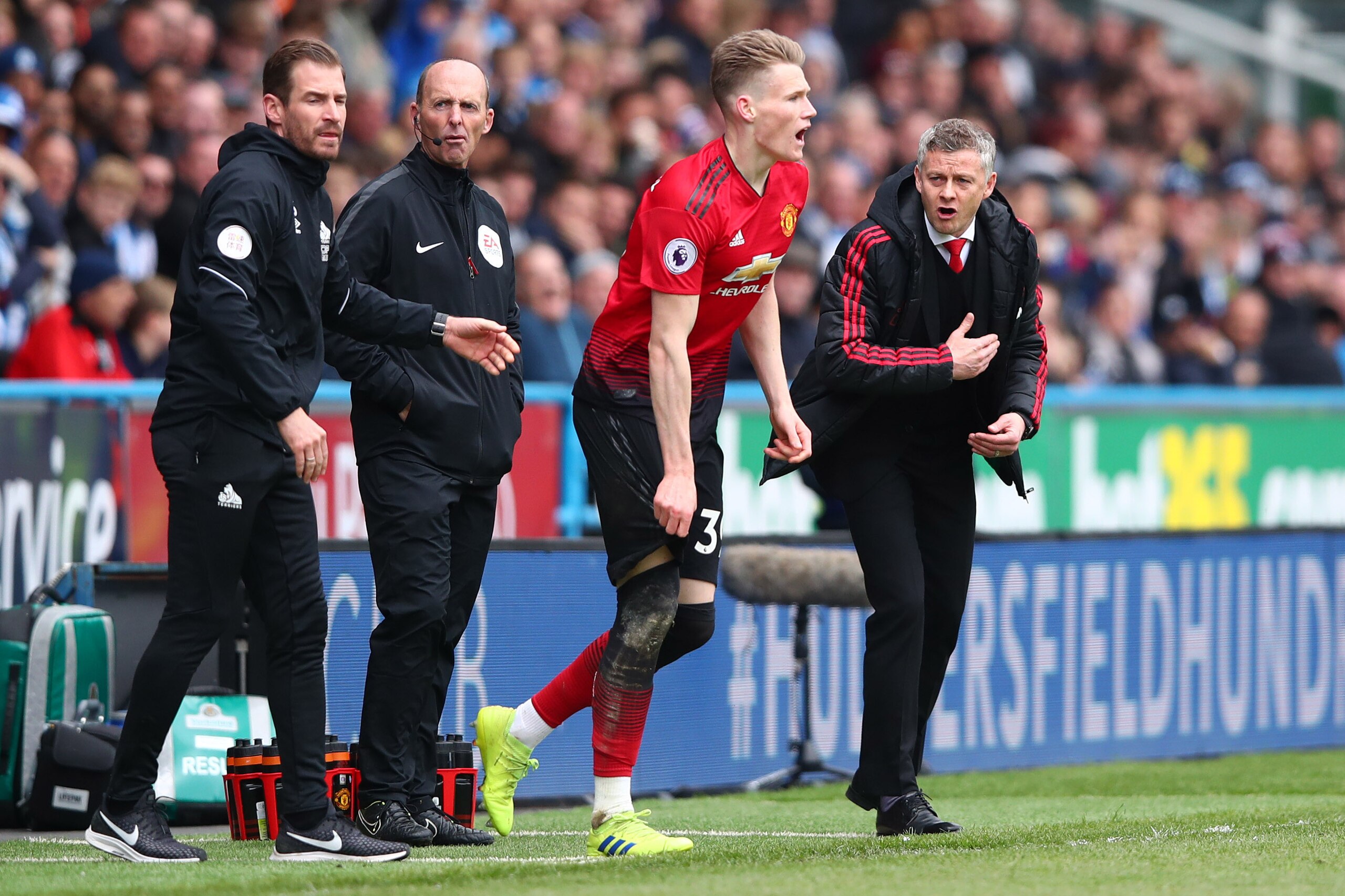 HUDDERSFIELD, ENGLAND - MAY 05:  Ole Gunnar Solskjaer, Manager of Manchester United gives intruction to Scott McTominay during the Premier League match between Huddersfield Town and Manchester United at John Smith's Stadium on May 05, 2019 in Huddersfield