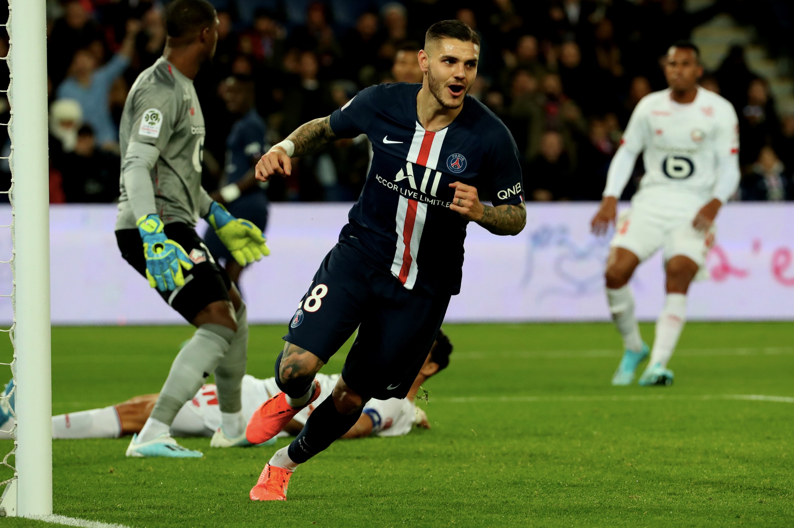 PARIS, FRANCE - NOVEMBER 22:  Mauro Icardi of Paris Saint-Germain (PSG) celebrates his goal during the Ligue 1 match between Paris Saint-Germain and Lille OSC at Parc des Princes on November 22, 2019 in Paris, France.  (Photo by Xavier Laine/Getty Images)