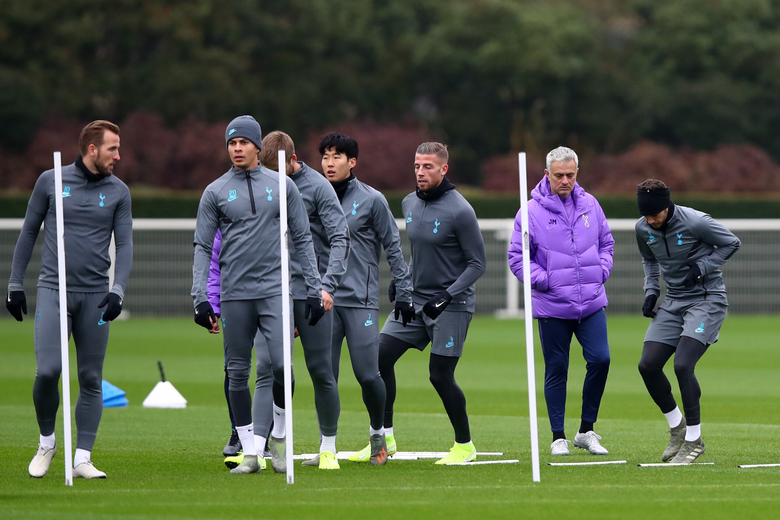 ENFIELD, ENGLAND - NOVEMBER 25: Jose Mourinho, Manager of Tottenham Hotspur watches Harry Winks, Toby Alderweireld, Heung-Min Son, Dele Alli and Harry Kane of Tottenham Hotspur as they participate in a training session ahead of their UEFA Champions League