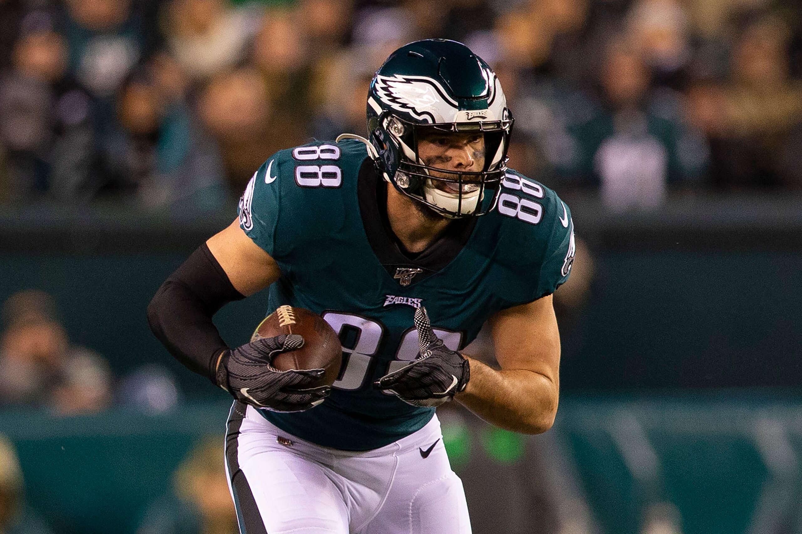 PHILADELPHIA, PA - NOVEMBER 17: Dallas Goedert #88 of the Philadelphia Eagles runs with the ball against the New England Patriots at Lincoln Financial Field on November 17, 2019 in Philadelphia, Pennsylvania. (Photo by Mitchell Leff/Getty Images)