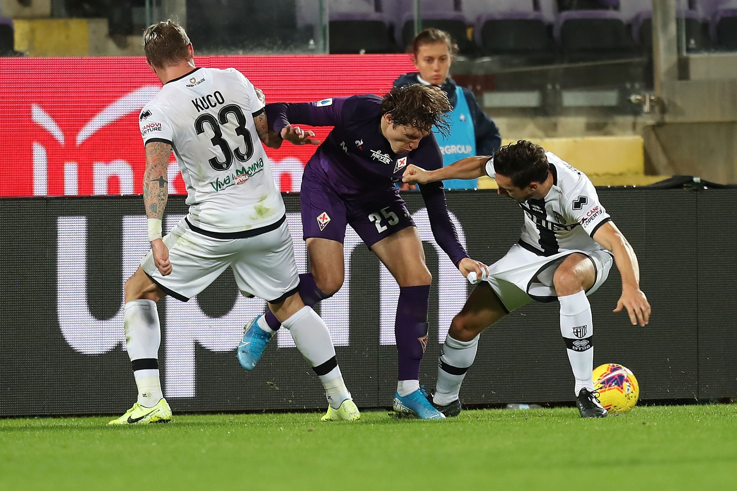 FLORENCE, ITALY - NOVEMBER 03: Federico Chiesa of ACF Fiorentina in action during the Serie A match between ACF Fiorentina and Parma Calcio at Stadio Artemio Franchi on November 3, 2019 in Florence, Italy.  (Photo by Gabriele Maltinti/Getty Images)