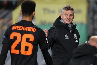 THE HAGUE, NETHERLANDS - OCTOBER 3: Coach of Manchester United Ole Gunnar Solskjaer greets Mason Greenwood of Manchester United when he's replaced during the UEFA Europa League group L match between AZ Alkmaar and Manchester United (Man U) at ADO Den Haag