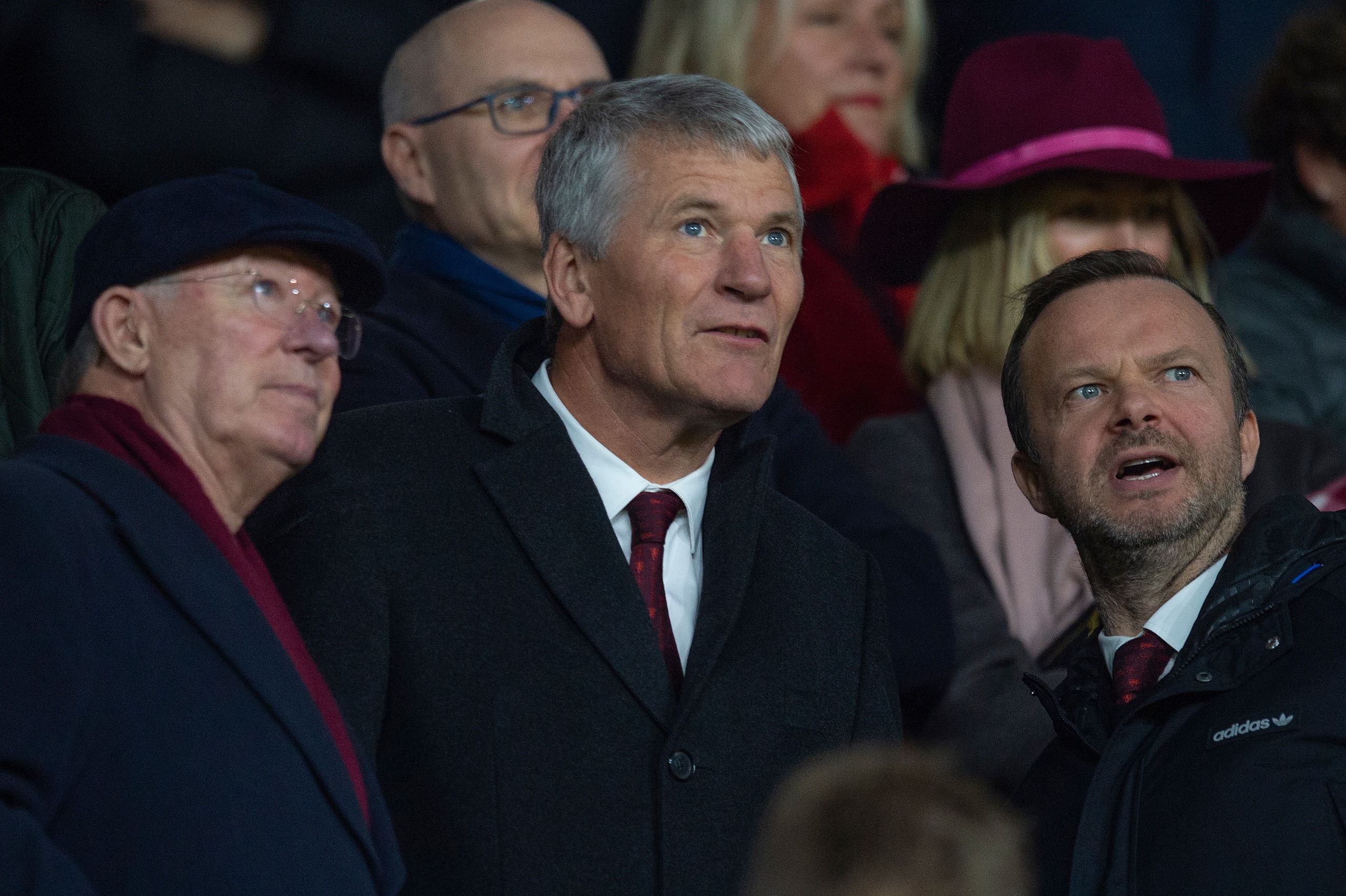 SHEFFIELD, ENGLAND - NOVEMBER 24: Former Manchester United manager Alex Ferguson and former chief executive David Gill in conversation with the club CEO Ed Woodward before the Premier League match between Sheffield United and Manchester United at Bramall 