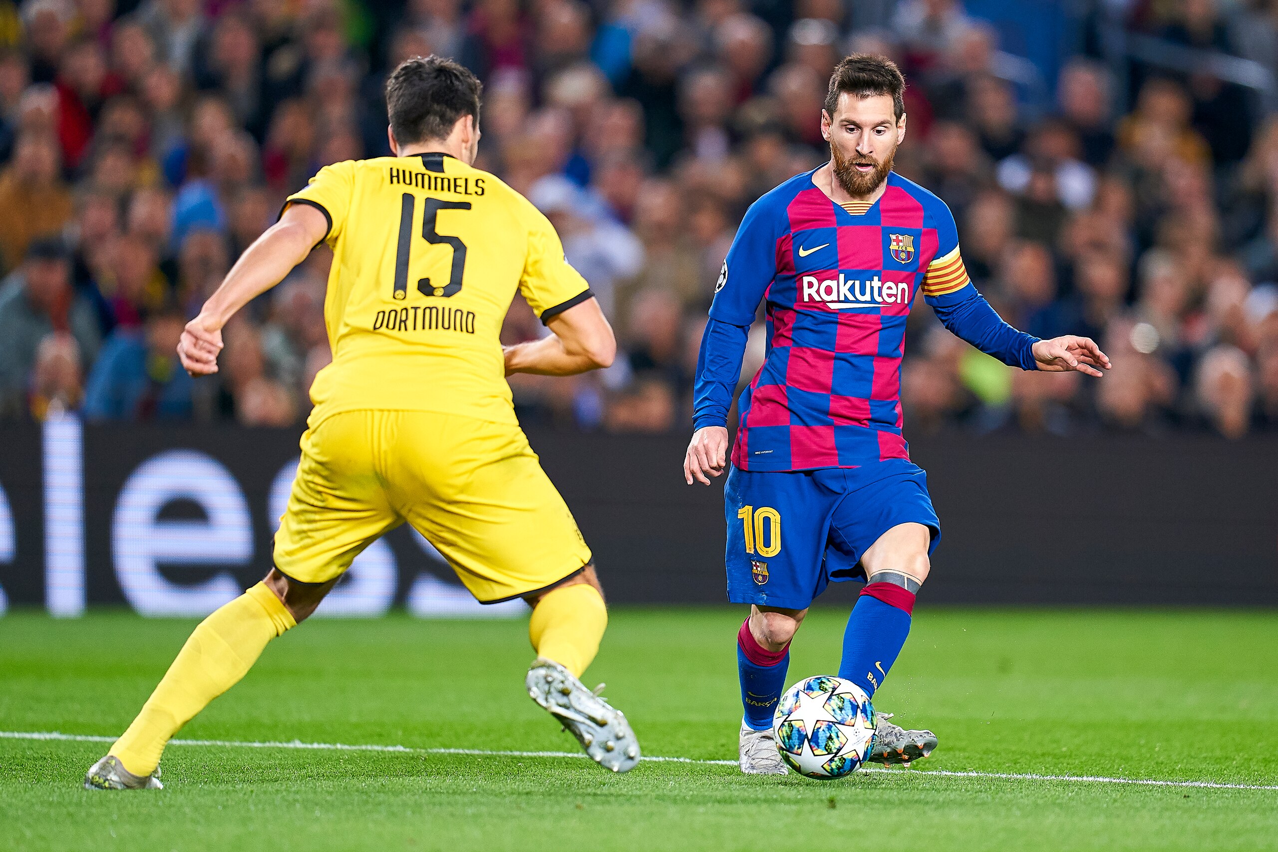 BARCELONA, SPAIN - NOVEMBER 27: Lionel Messi of FC Barcelona competes for the ball against Mats Hummels of Borussia Dortmund during the UEFA Champions League group F match between FC Barcelona and Borussia Dortmund at Camp Nou on November 27, 2019 in Barc