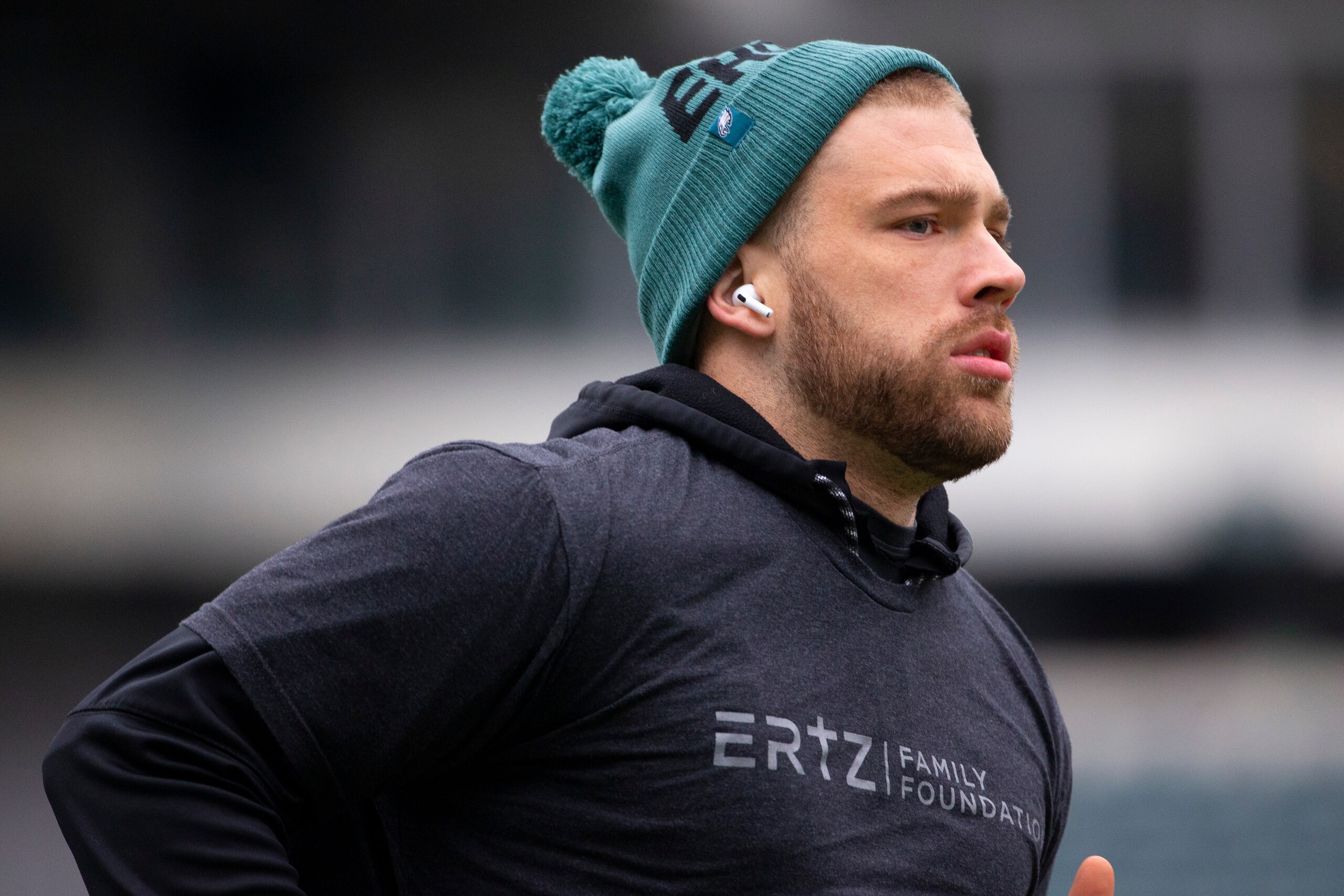 PHILADELPHIA, PA - NOVEMBER 24: Zach Ertz #86 of the Philadelphia Eagles warms up prior to the game against the Seattle Seahawks at Lincoln Financial Field on November 24, 2019 in Philadelphia, Pennsylvania. (Photo by Mitchell Leff/Getty Images)