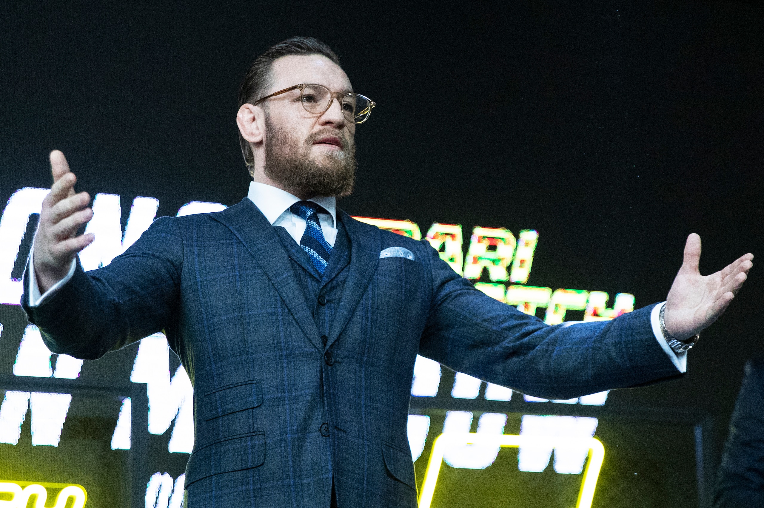 Addition of McGregor-Cerrone makes UFC's upcoming schedule lit.