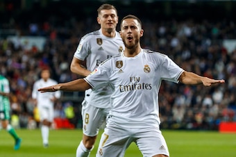 MADRID, SPAIN - NOVEMBER 02: Eden Hazard of Real Madrid celebrates his goal with team mates during the Liga match between Real Madrid CF and Real Betis Balompie at Estadio Santiago Bernabeu on November 2, 2019 in Madrid, Spain. (Photo by TF-Images/Getty I