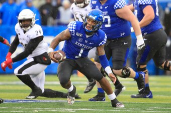 LEXINGTON, KENTUCKY - NOVEMBER 30:   Lynn Bowden Jr #1 of the Kentucky Wildcats runs with the ball against the Louisville Cardinals at Commonwealth Stadium on November 30, 2019 in Lexington, Kentucky. (Photo by Andy Lyons/Getty Images)