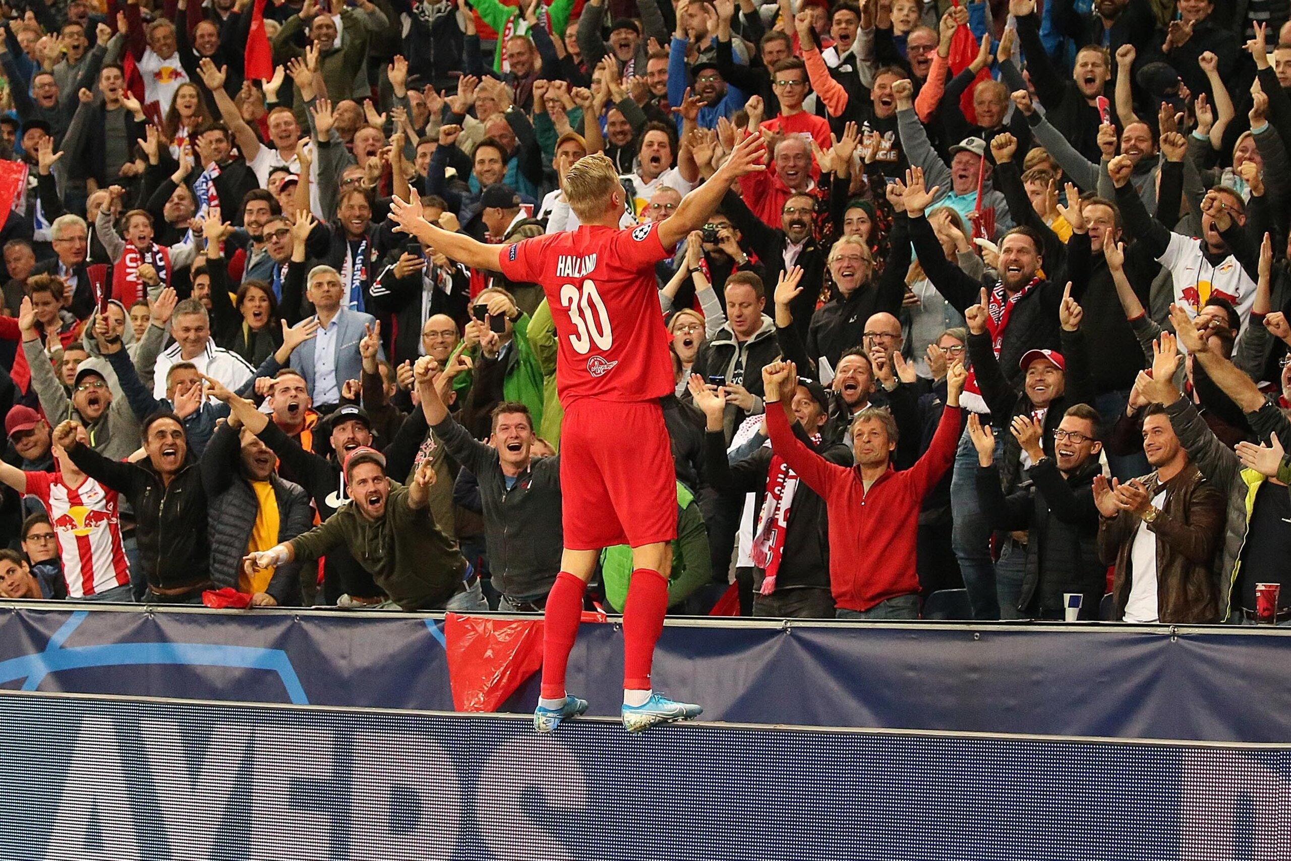 Salzburg's Norwegian forward Erling Braut Haland celebrates scoring during the UEFA Champions League Group E football match Salzburg v Genk in Salzburg, Austria, on September 17, 2019. (Photo by KRUGFOTO / APA / AFP) / Austria OUT        (Photo credit sho
