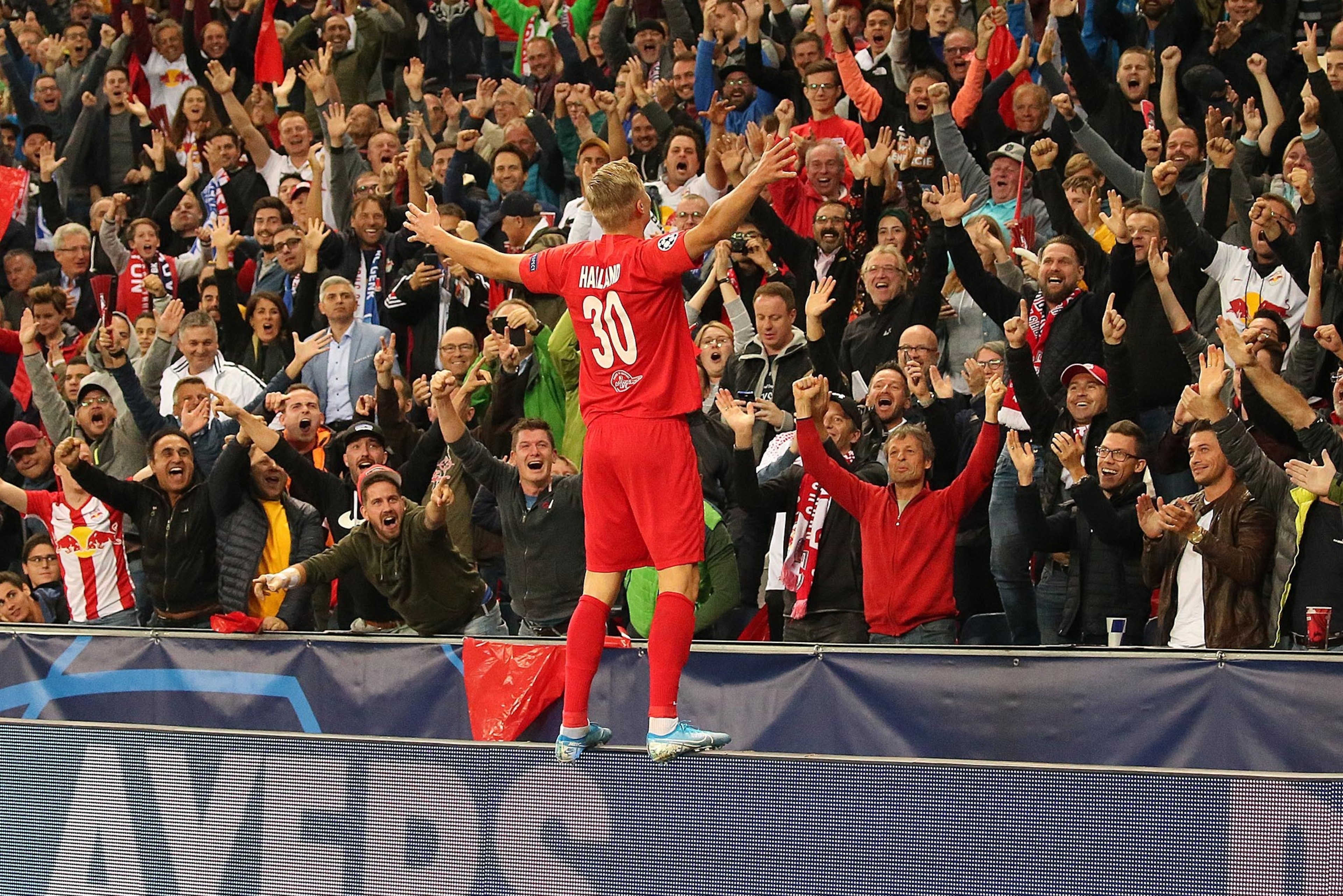 Salzburg's Norwegian forward Erling Braut Haland celebrates scoring during the UEFA Champions League Group E football match Salzburg v Genk in Salzburg, Austria, on September 17, 2019. (Photo by KRUGFOTO / APA / AFP) / Austria OUT        (Photo credit sho