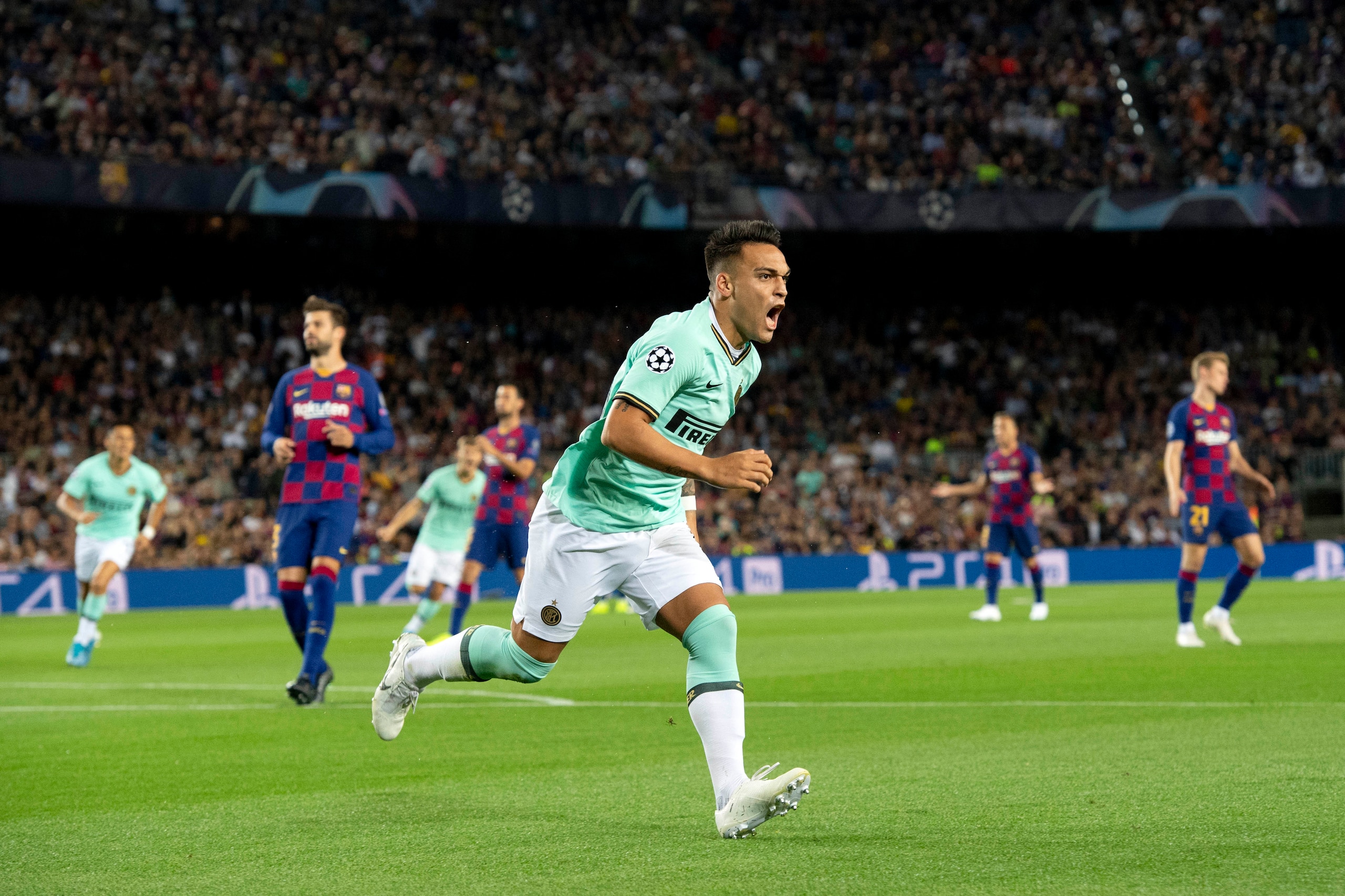 BARCELONA, SPAIN - OCTOBER 02: Lautaro Martinez of Inter Milan celebrates this team's first goal during the UEFA Champions League group F match between FC Barcelona and Inter at Camp Nou on October 2, 2019 in Barcelona, Spain. (Photo by TF-Images/Getty Im BARCELONA, SPAIN - OCTOBER 02: Lautaro Martinez of Inter Milan celebrates this team's first goal during the UEFA Champions League group F match between FC Barcelona and Inter at Camp Nou on October 2, 2019 in Barcelona, Spain. (Photo by TF-Images/Getty Im