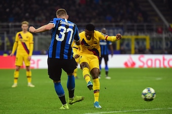 MILAN, ITALY - DECEMBER 10:  (R) Ansu Fati of FC Barcellona scores his first goal during the UEFA Champions League group F match between Inter and FC Barcelona at Giuseppe Meazza Stadium on December 10, 2019 in Milan, Italy.  (Photo by Pier Marco Tacca/Ge