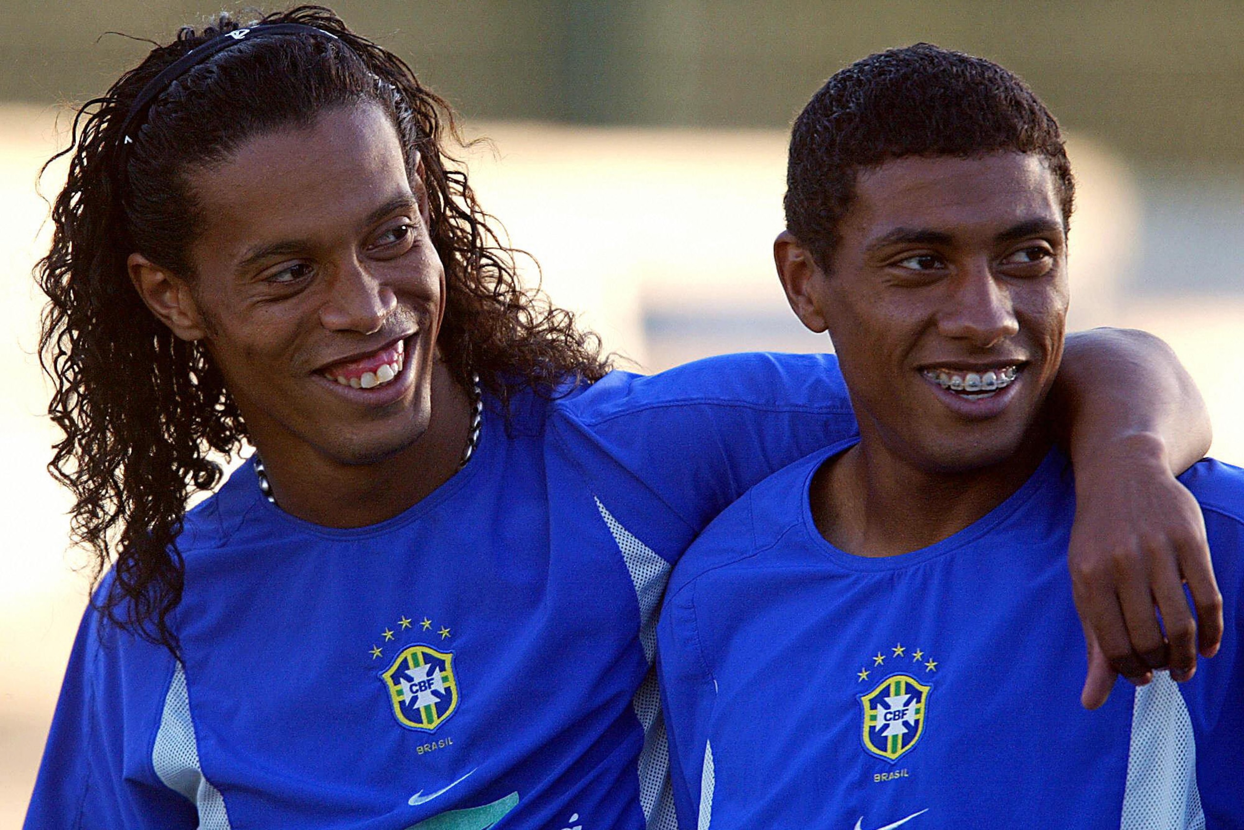 Brazilian soccer striker Ronaldinho Gaucho (L) and teammate Kleberson smile during a training session at the Centre de Formation l'Etrat in Saint-Etienne, 20 June 2003. Brazil will face USA 21June 2003 for the soccer Confederation Cup. AFP PHOTO ANTONI Brazilian soccer striker Ronaldinho Gaucho (L) and teammate Kleberson smile during a training session at the Centre de Formation l'Etrat in Saint-Etienne, 20 June 2003. Brazil will face USA 21June 2003 for the soccer Confederation Cup. AFP PHOTO ANTONI