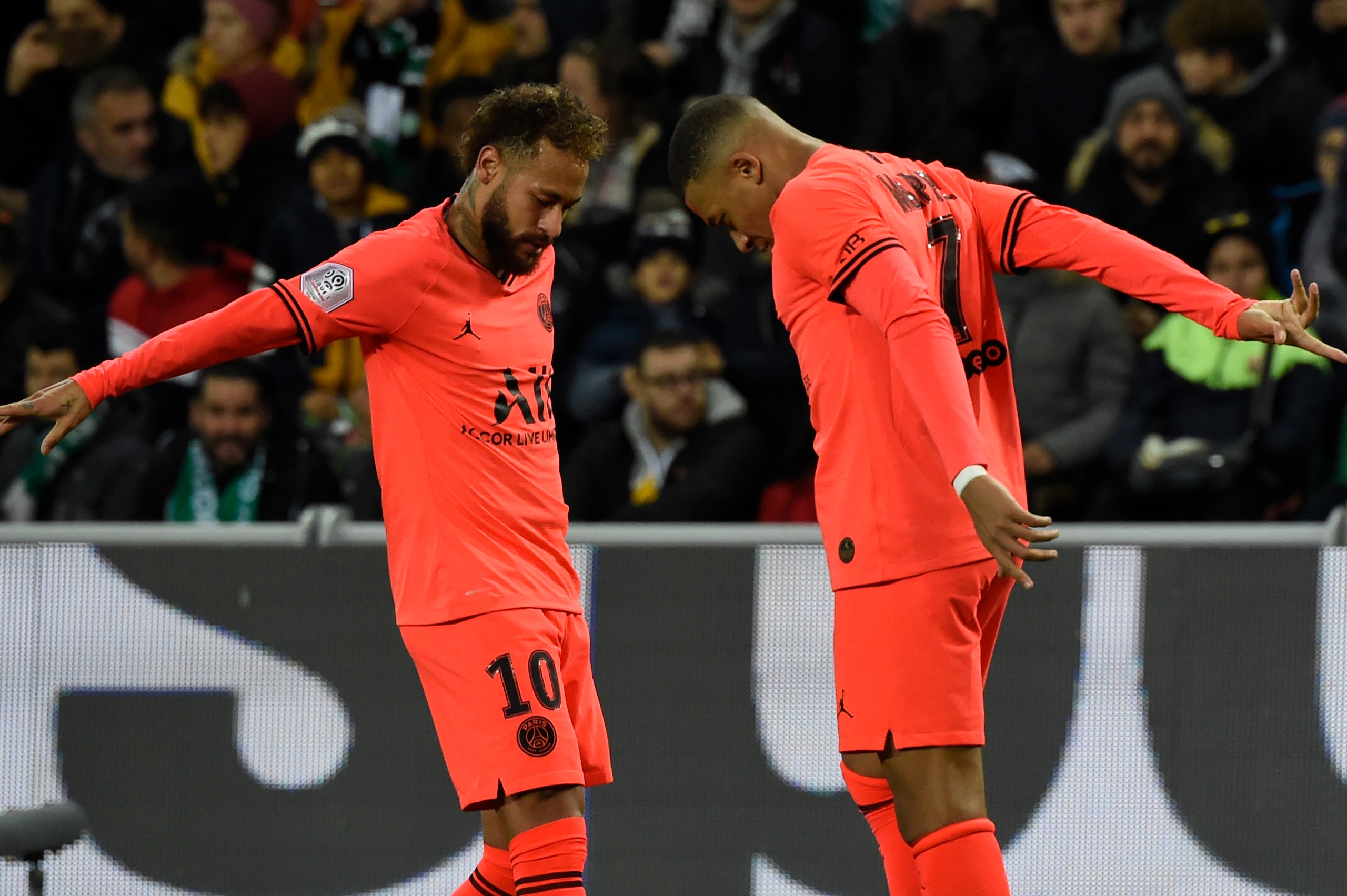 TOPSHOT - Paris Saint-Germain's French forward Kylian Mbappe (R) celebrates with Paris Saint-Germain's Brazilian forward Neymar (L) after scoring a goal during the French L1 football match between AS Saint-Etienne (ASSE) and Paris Saint-Germain (PSG) at t TOPSHOT - Paris Saint-Germain's French forward Kylian Mbappe (R) celebrates with Paris Saint-Germain's Brazilian forward Neymar (L) after scoring a goal during the French L1 football match between AS Saint-Etienne (ASSE) and Paris Saint-Germain (PSG) at t