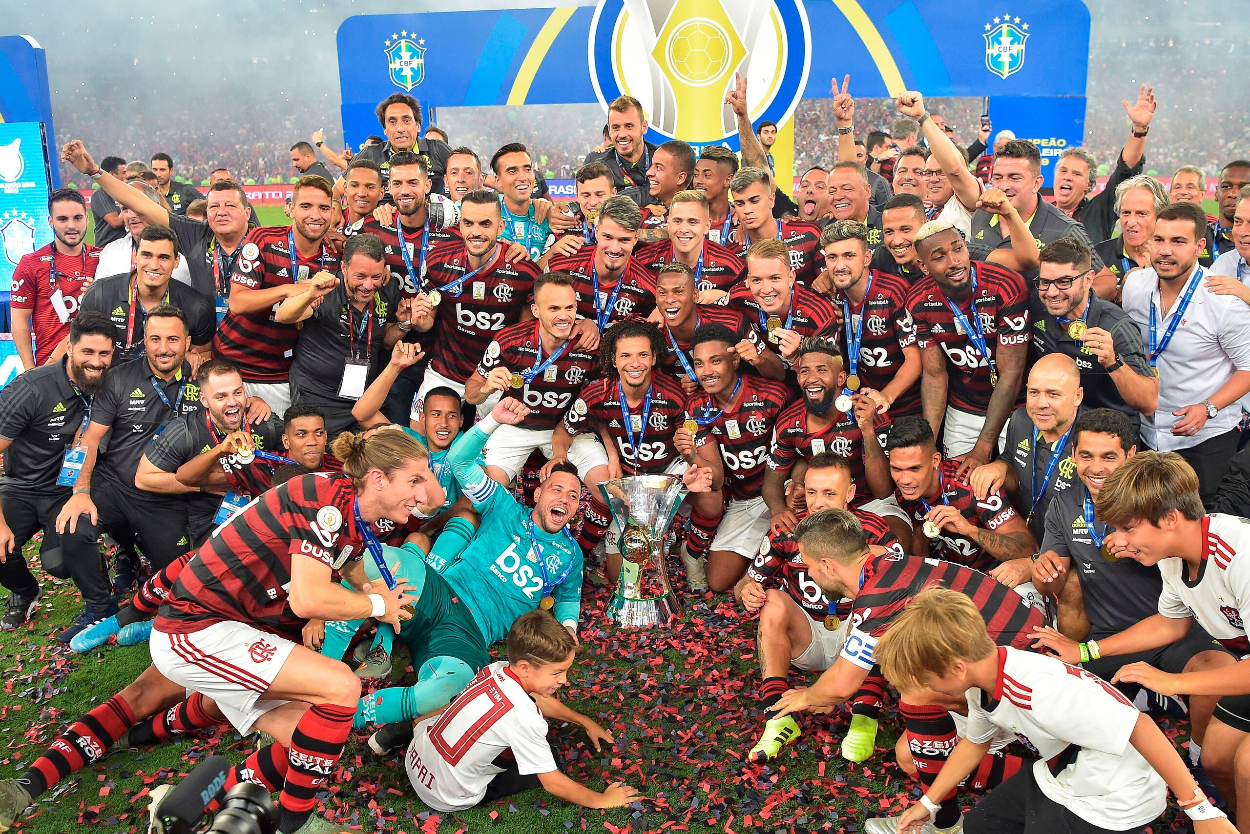 Brazil's Flamengo team celebrate with the Brasileirao trophy at Maracana stadium, Rio de Janeiro on November 27, 2019. - This season Flamengo have claimed both the Brasileiro league trophy and the Libertadores championship trophy. (Photo by CARL DE SOUZA 